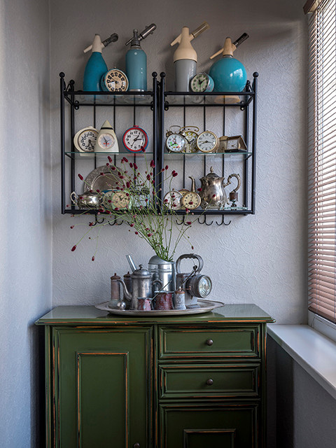 Houzz тур: Эклектичный интерьер с коллекцией будильников