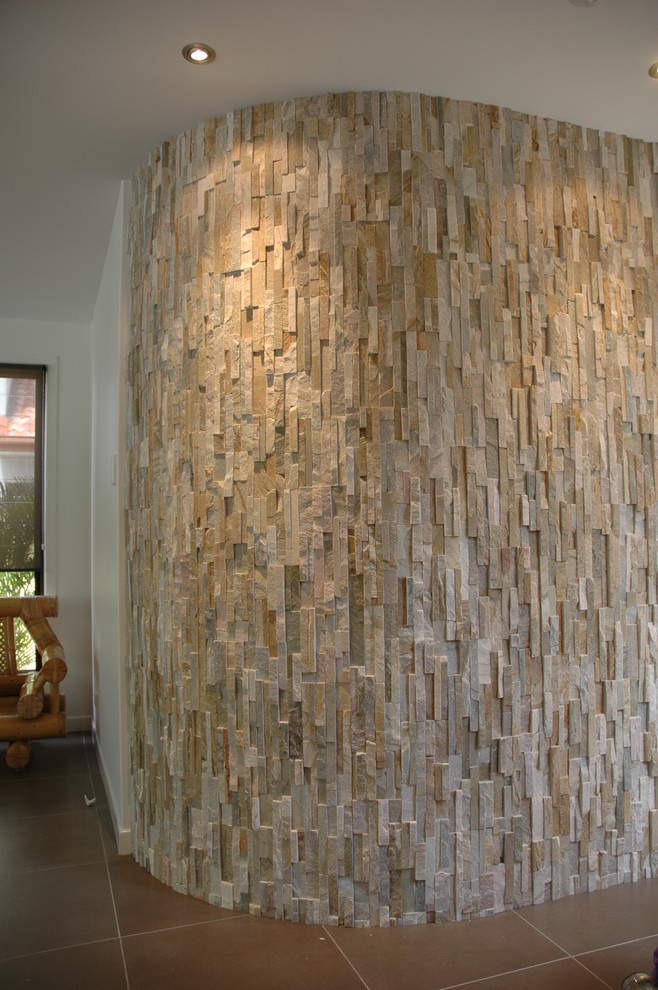 Фотоохота: 34 идеи отделки прихожей декоративным камнем