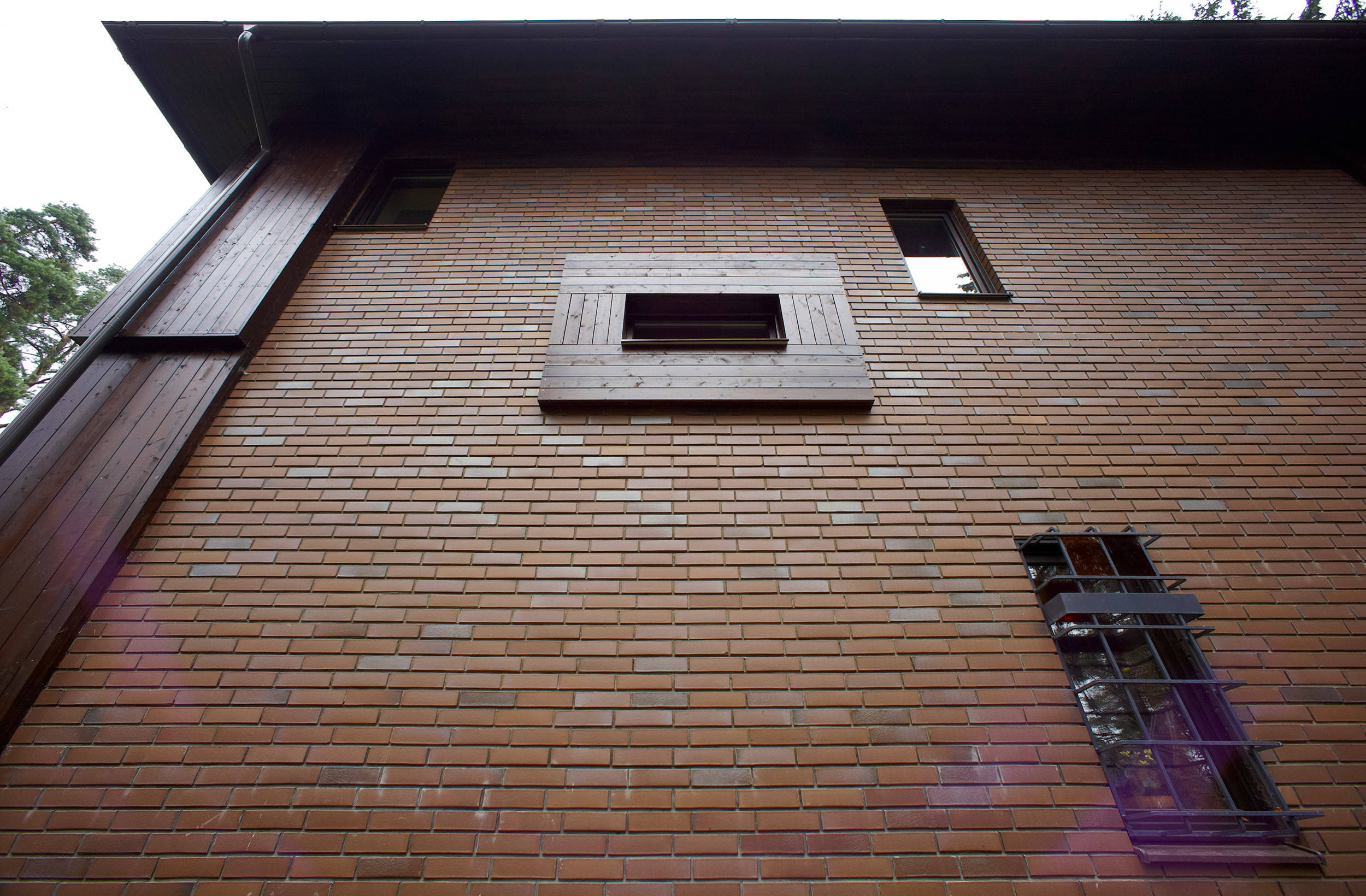 Архитектура: Дом в Мамонтовке, который впитал свое окружение