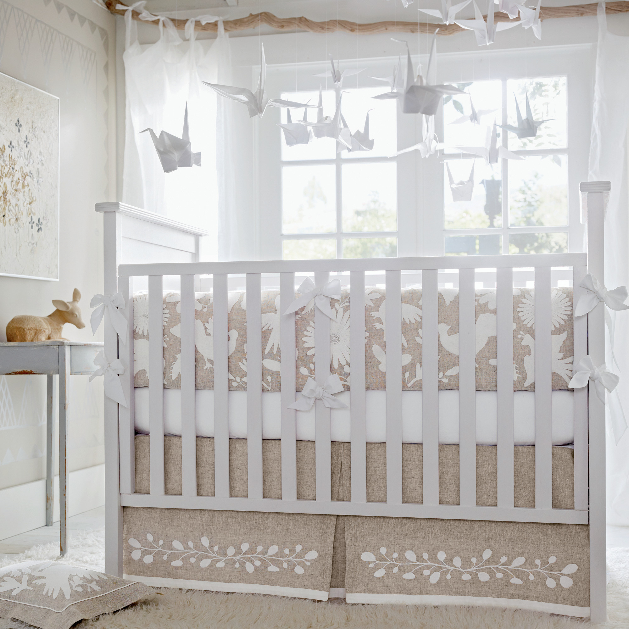 Тонкая работа: Как декорировать интерьер с помощью бумаги