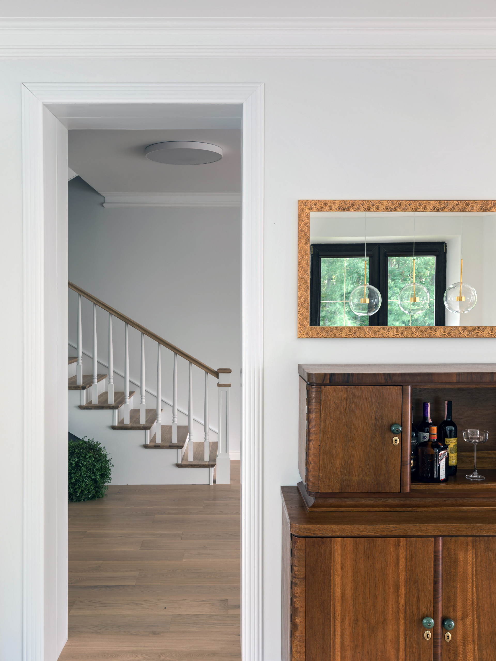 Проект недели: Белая кухня в доме у озера