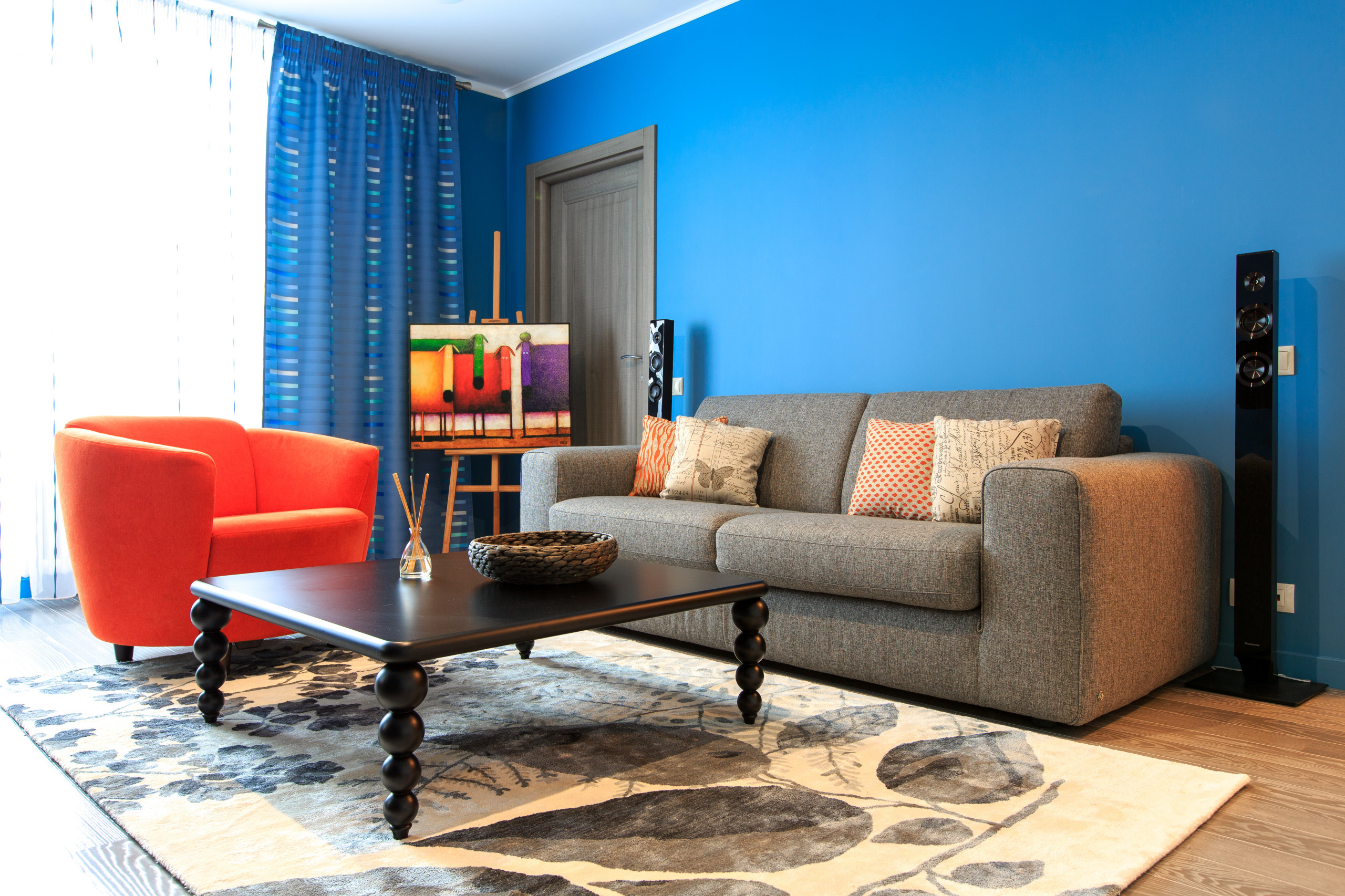 Houzz тур: Квартира в синих и оранжевых тонах в московской сталинке