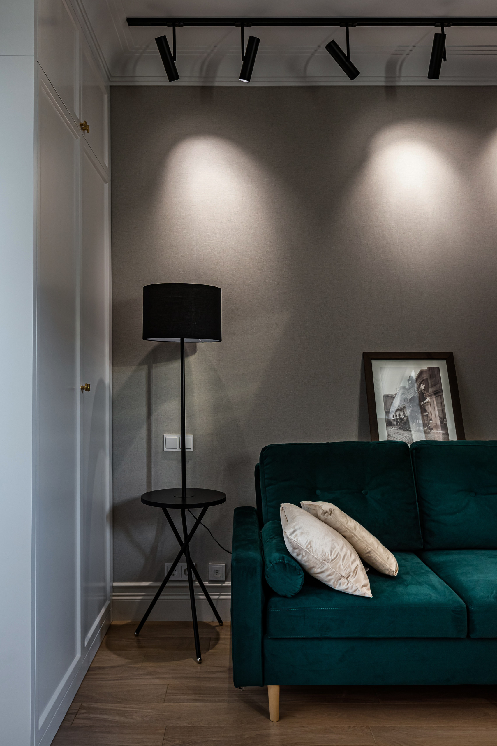 Поиск планировки: Квартира для семейной пары и кота [6 планов]