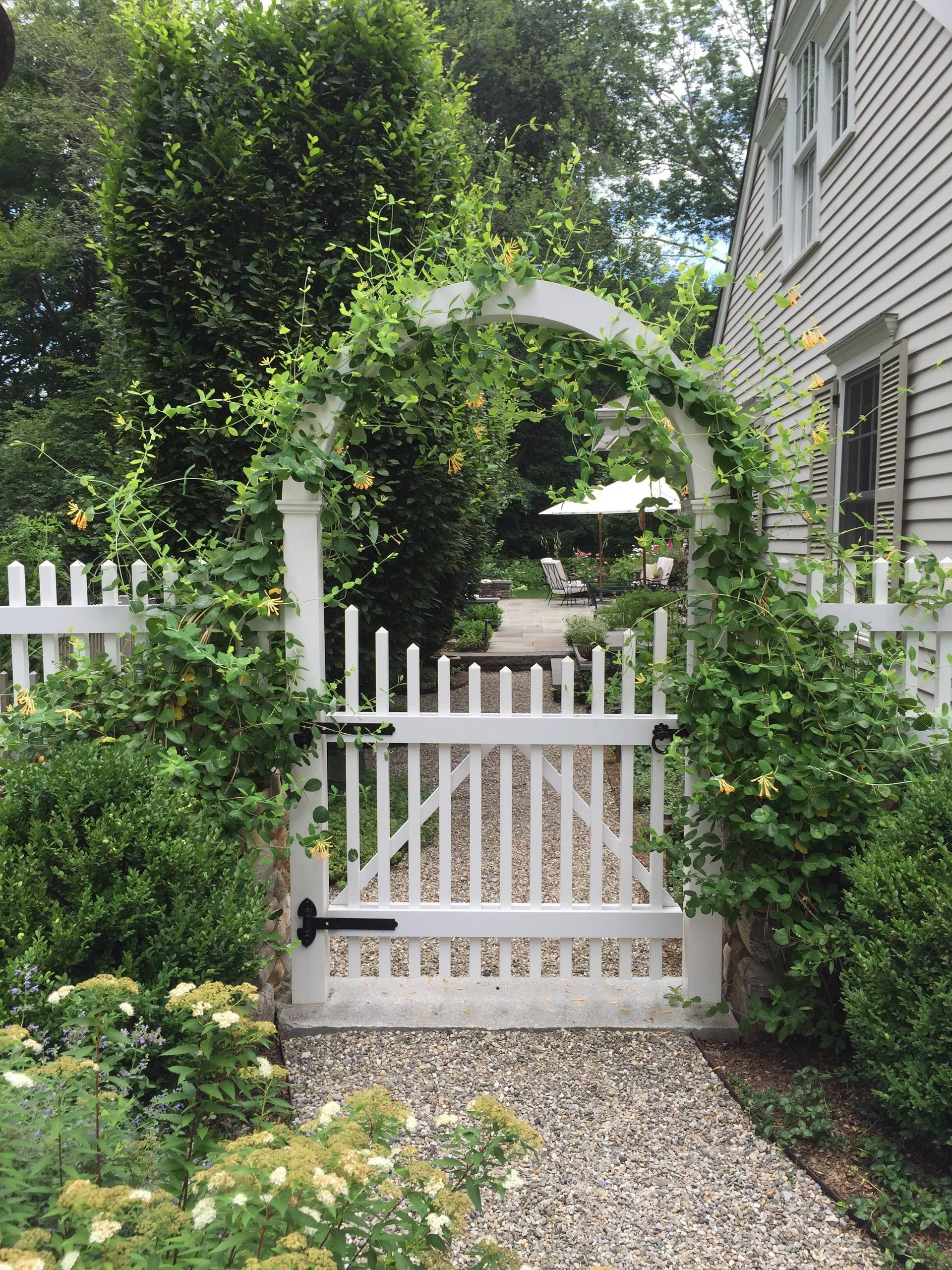 Фотоохота: 91 идея декора для калитки