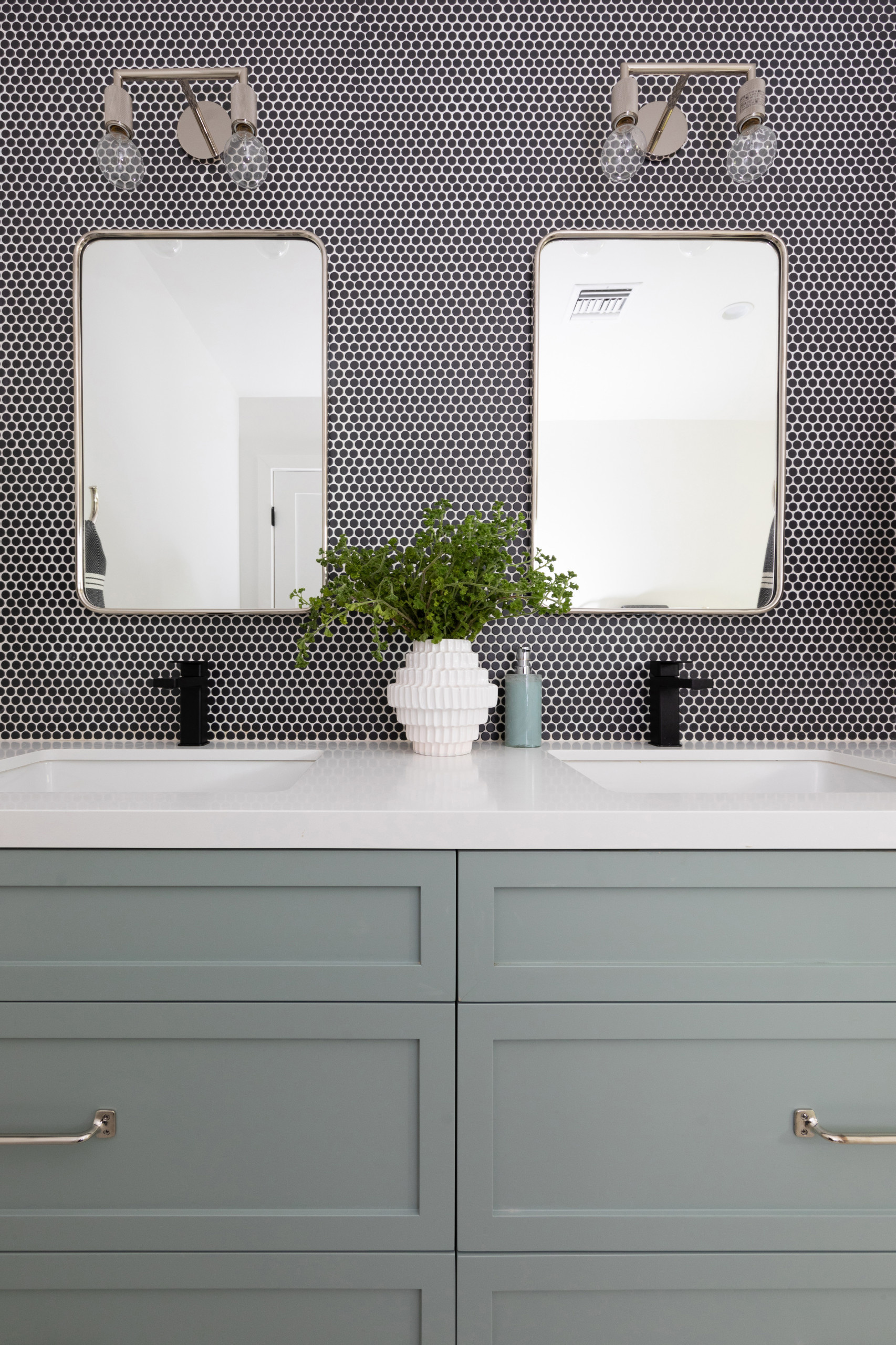 Просто фото: Санузлы сложных оттенков