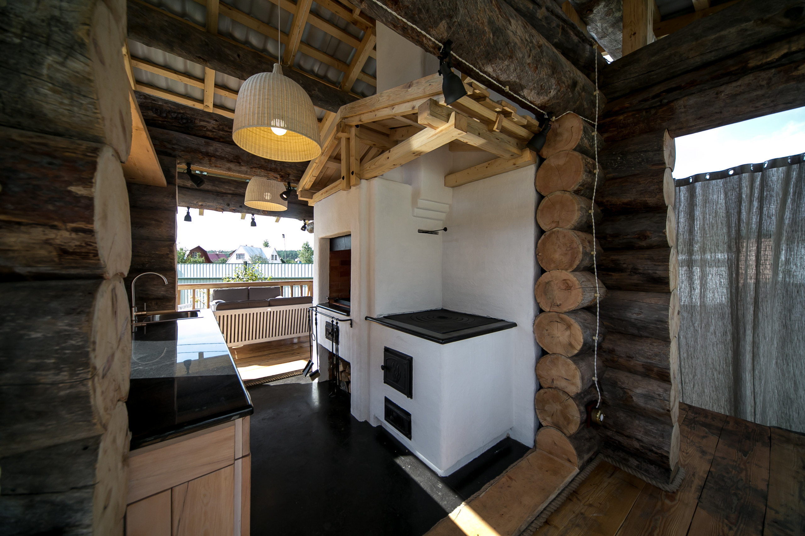 Проект недели: Парящая терраса-беседка из седой карельской сосны