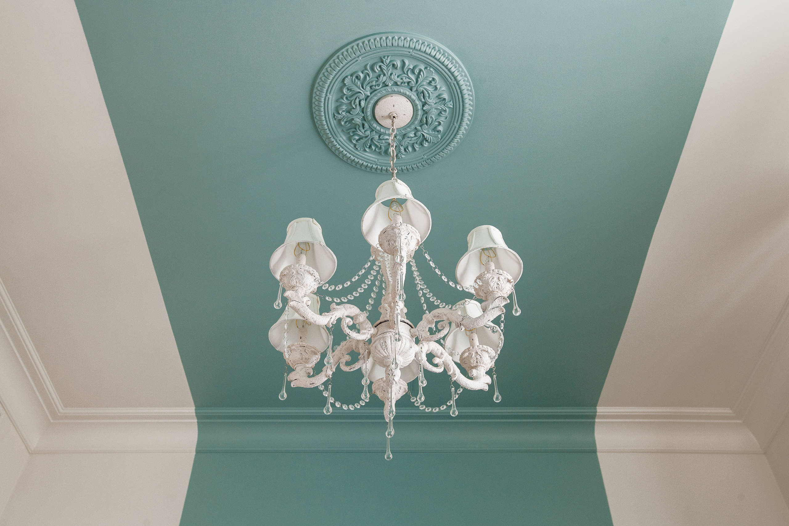 Фотоохота: 41 способ украсить интерьер... потолком