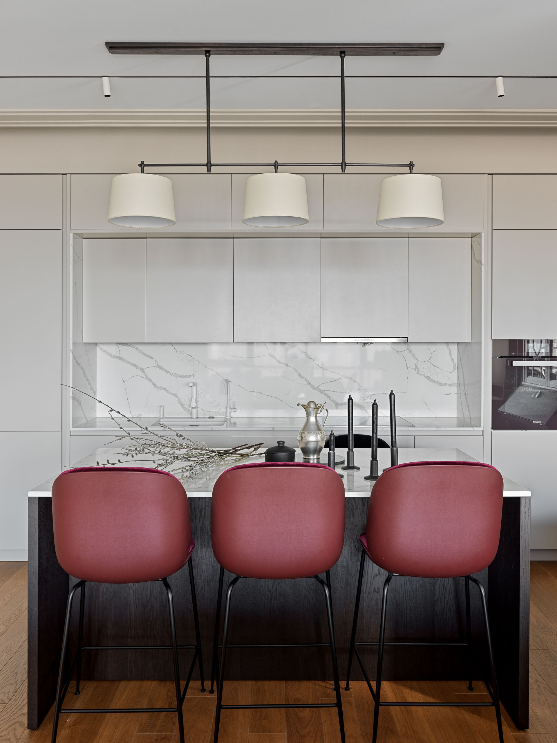 Houzz тур: Уютная квартира для поклонницы керамики и живописи