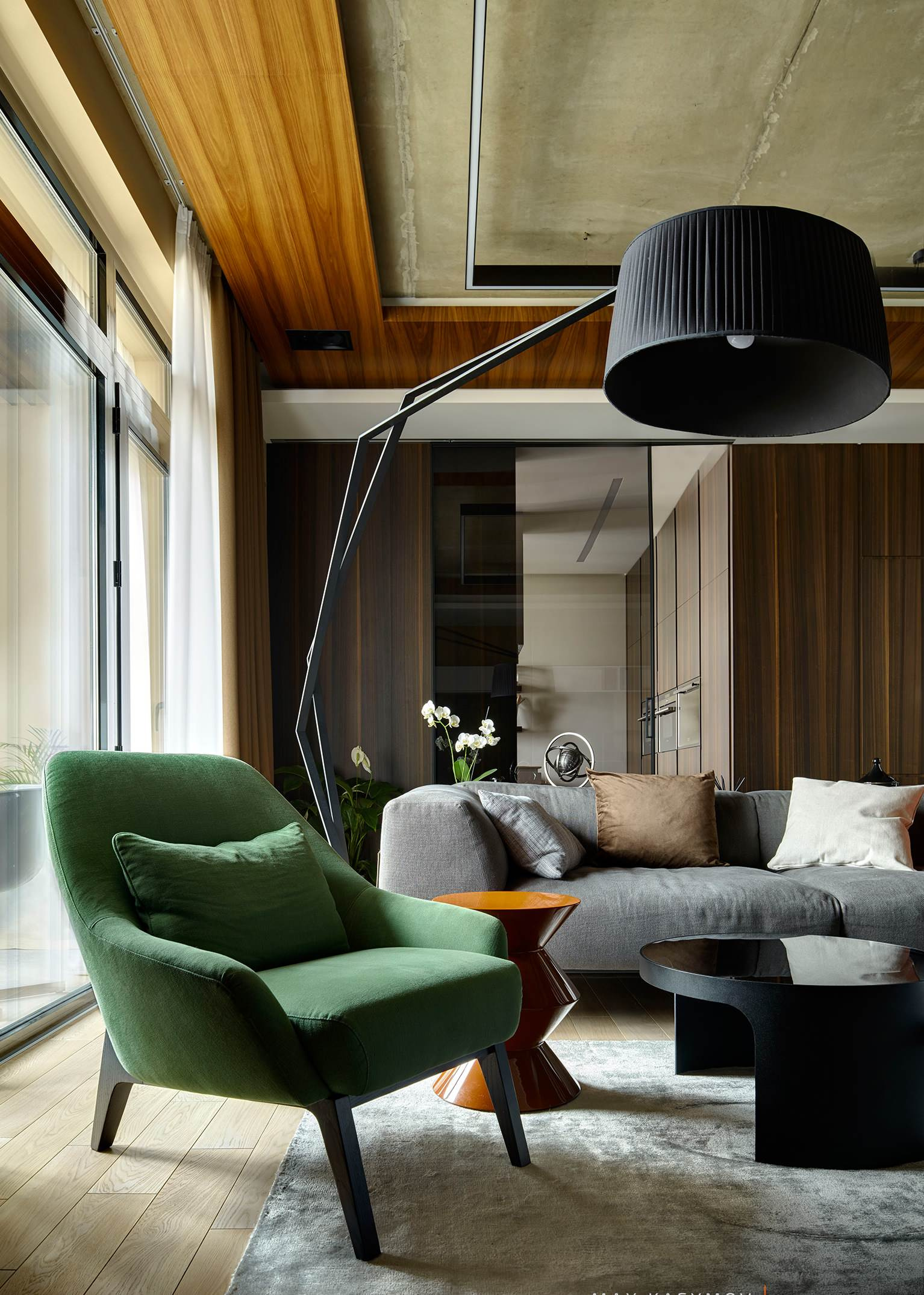 Houzz тур: Современный интерьер с авторской мебелью