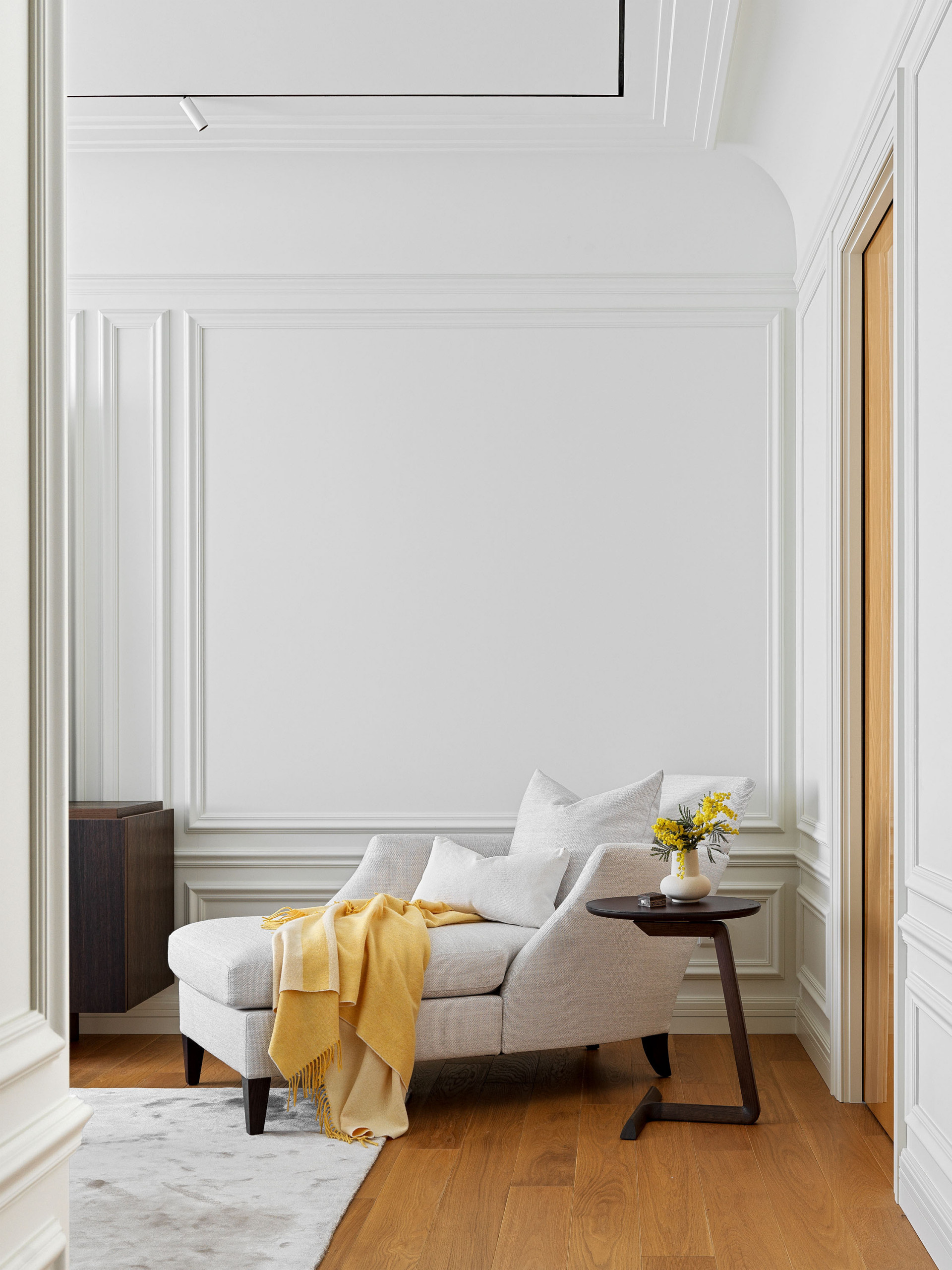 Houzz тур: Уютная квартира для поклонницы керамики и живописи