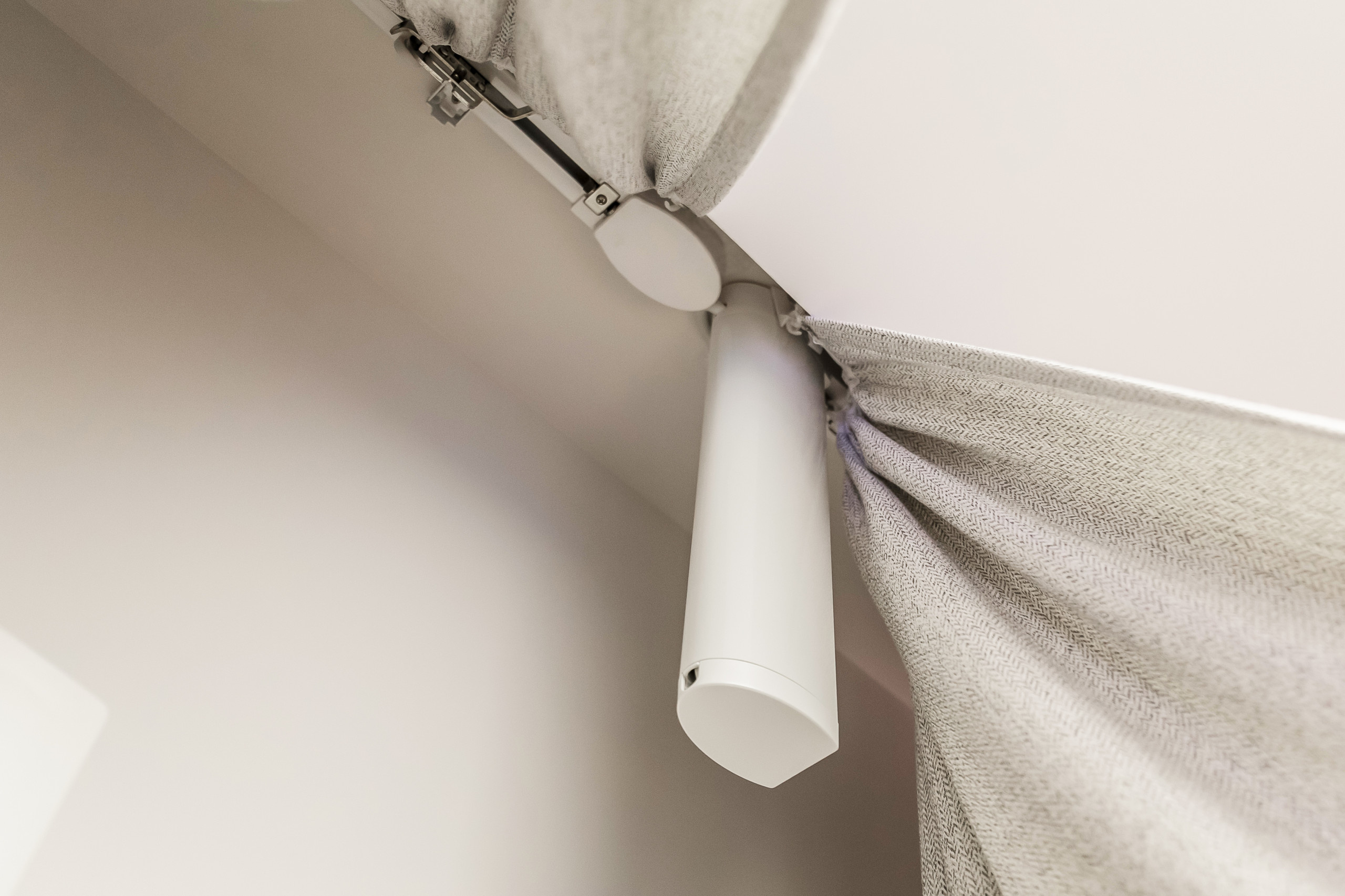 Зачем вам: Электрокарнизы для штор