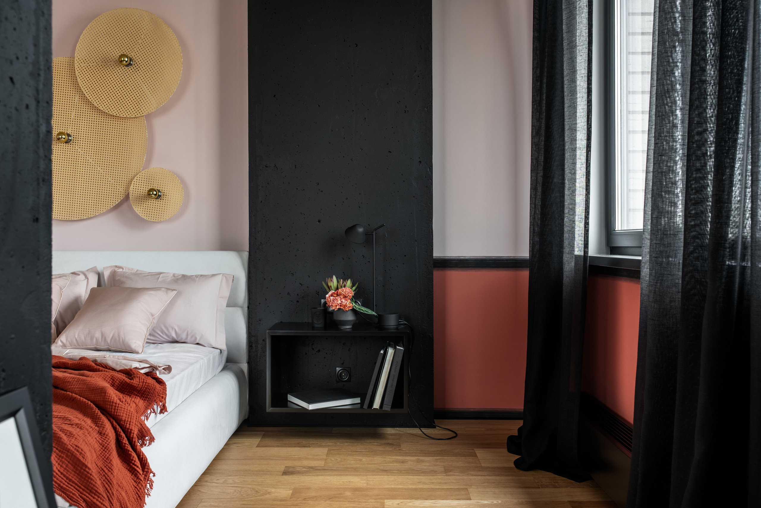 Houzz Украина: Квартира с миланским порталом и крашеным бетоном