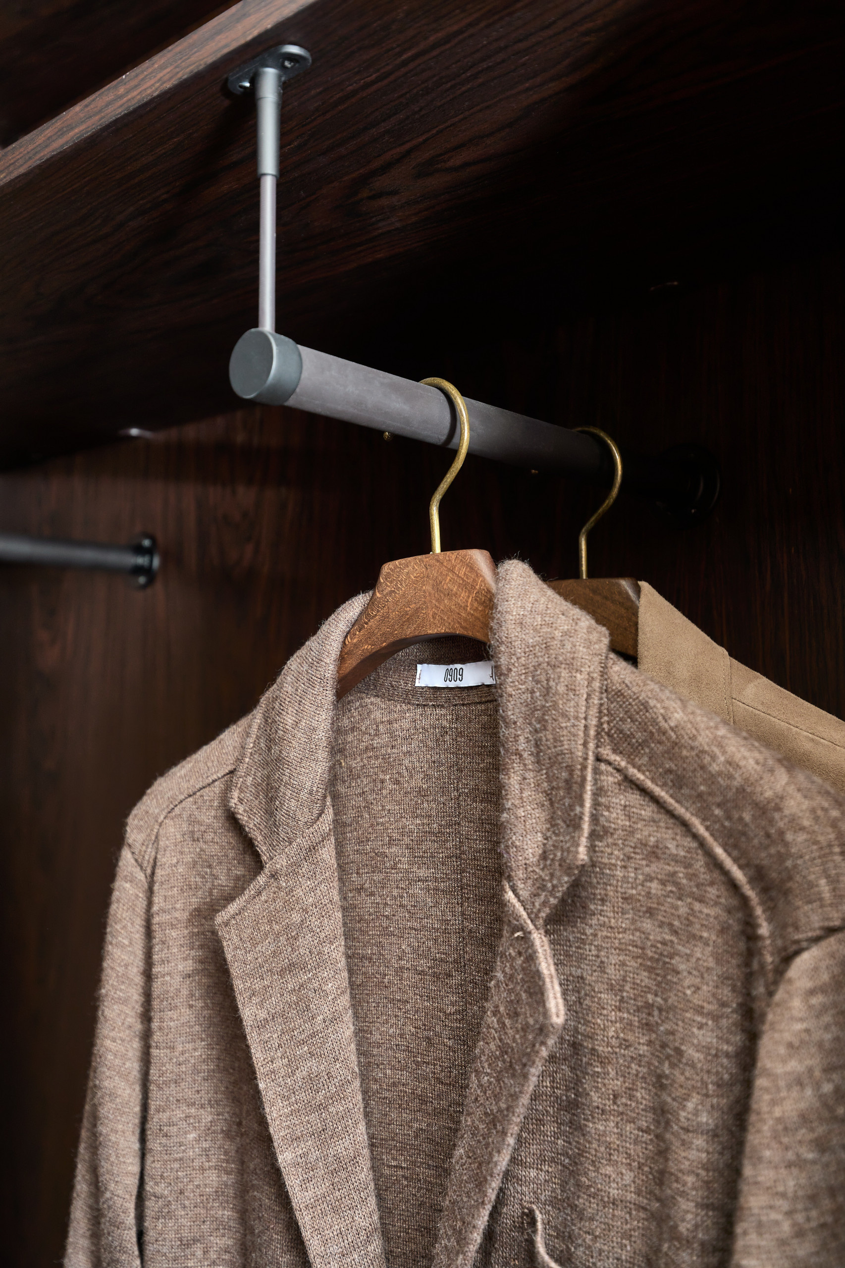 Дешево или удобно: Как выбрать наполнение платяного шкафа