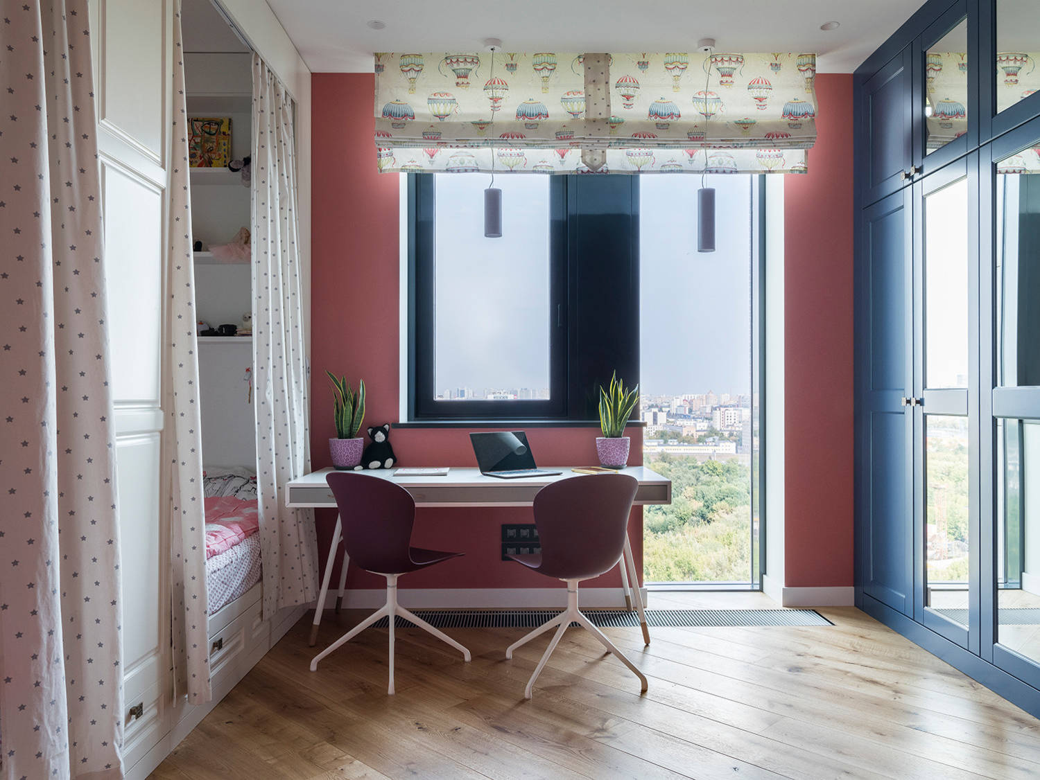 Есть решение: Куда поставить кровать в детской