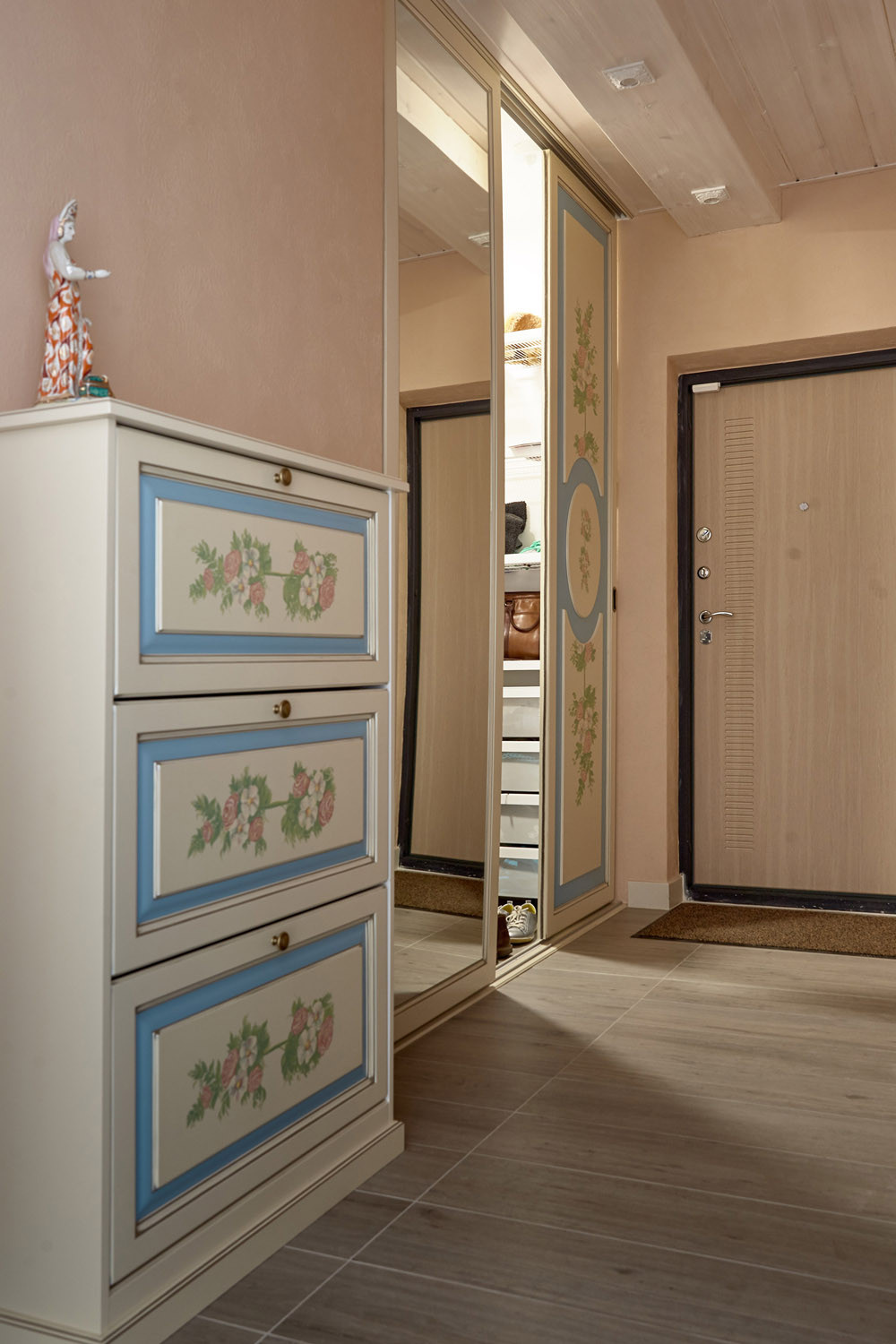 В гостях: Квартира в Екатеринбурге с настроением загородного дома