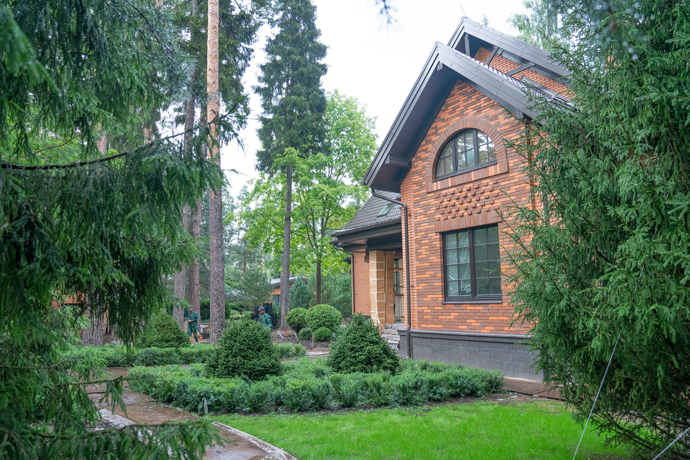 Таймлайн: 9 месяцев на реновацию сада 45 соток в английском стиле