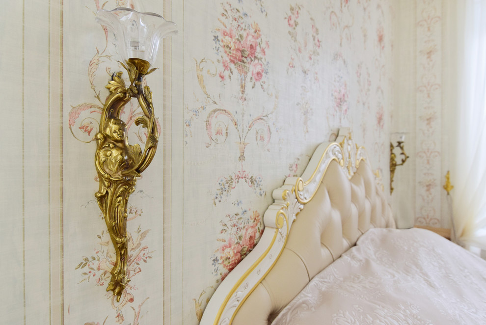 В гостях: Коллекция керамики и винтажная мебель в московской квартире