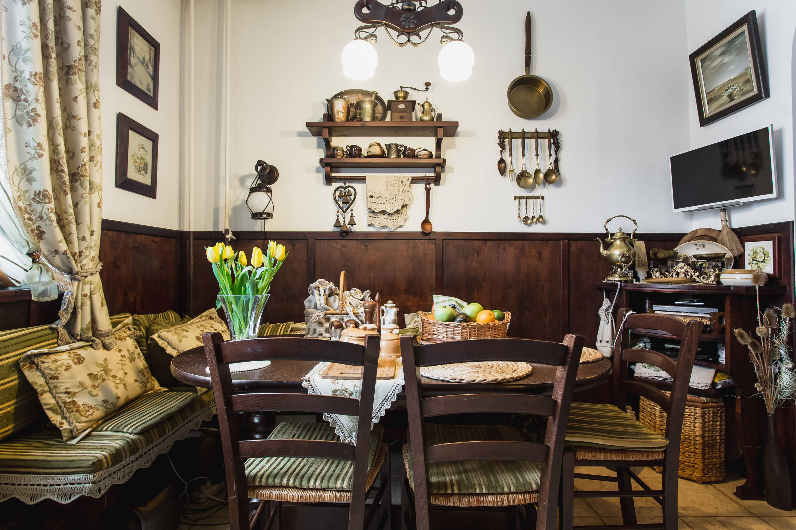 В гостях: Интерьер вне времени спустя 30 лет после ремонта