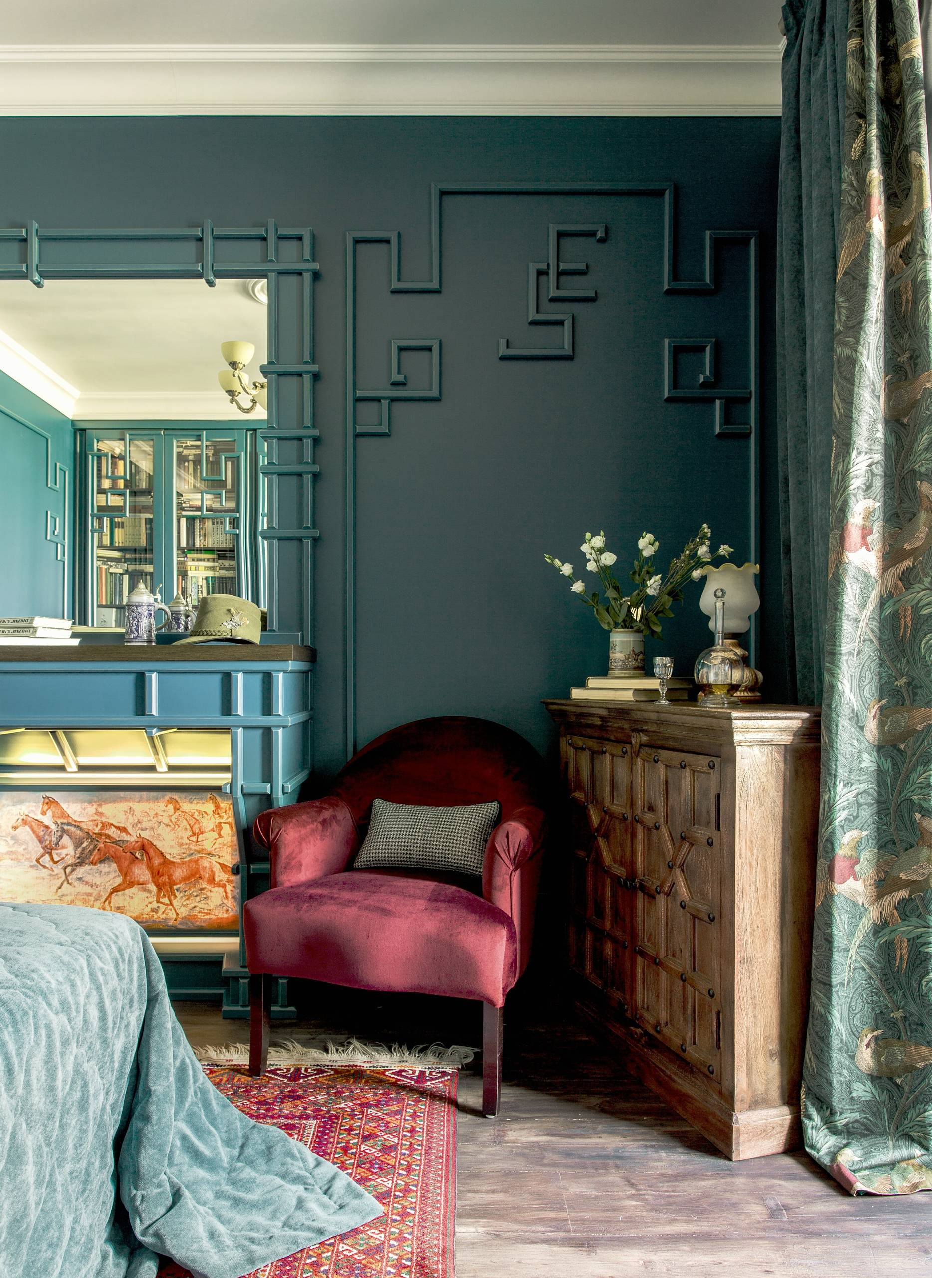 Houzz тур: Апартаменты с картиной в камине