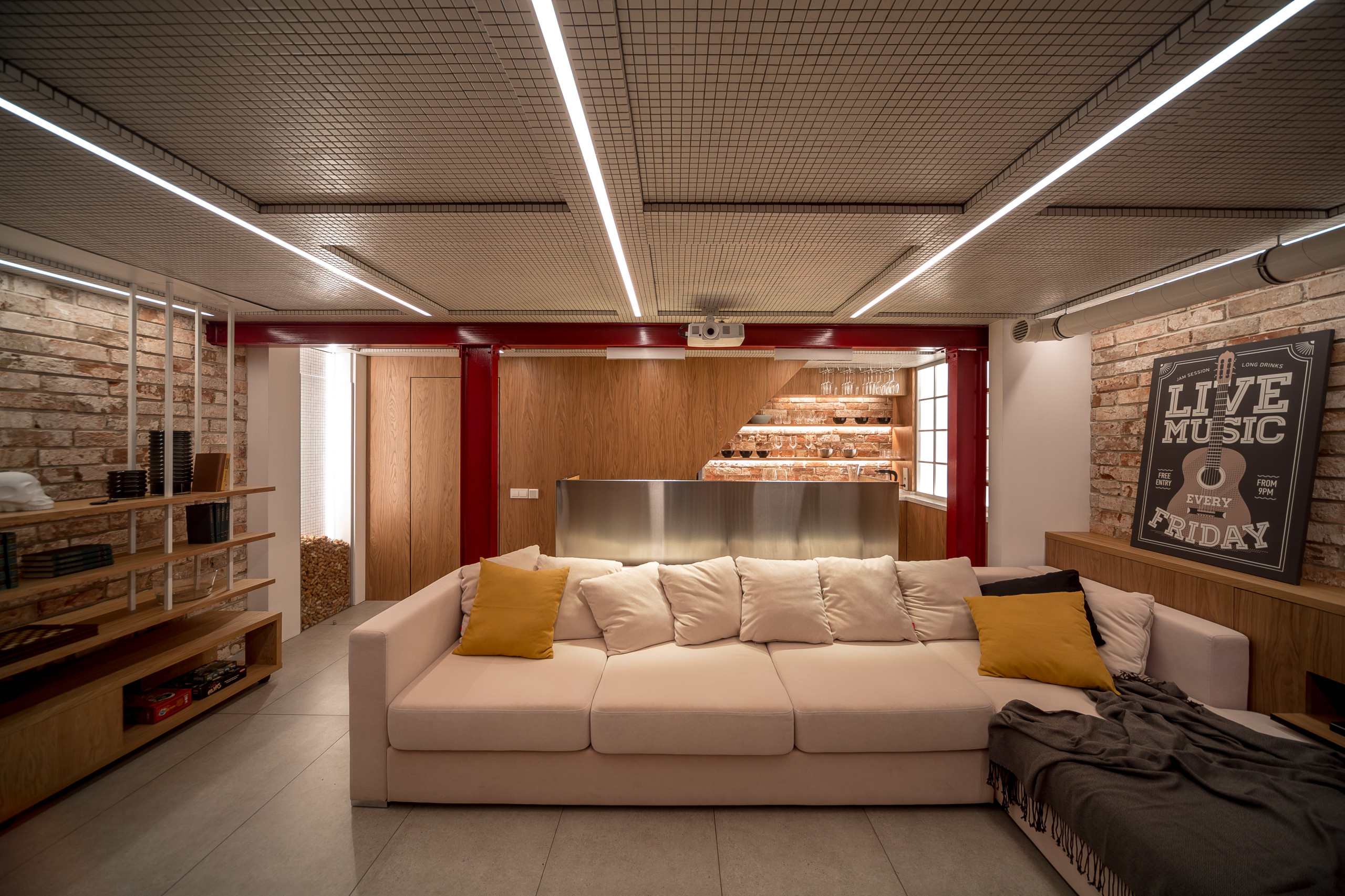 Проект недели: Лофт-подвал с камином и музыкальной сценой