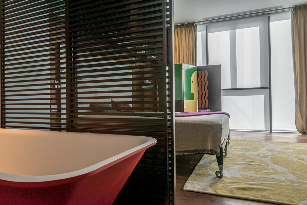 Вопрос: Ванна посреди комнаты — как в ней мыться