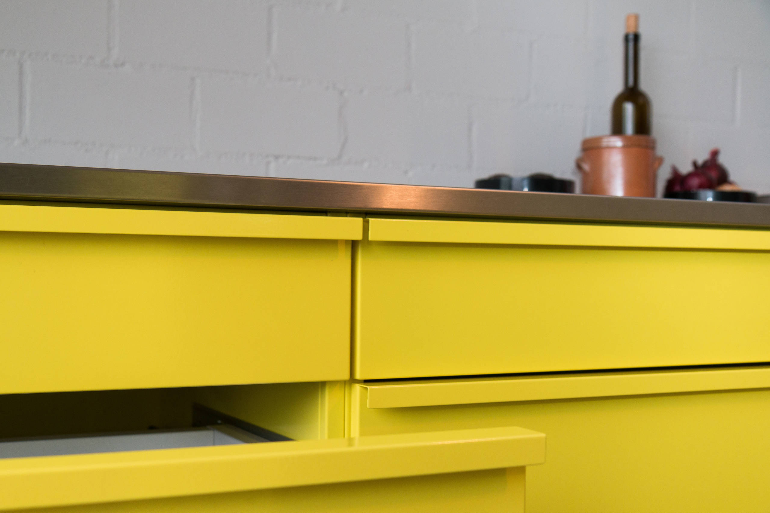 Кухня: Фасад без ручек — действительно ли это удобно?