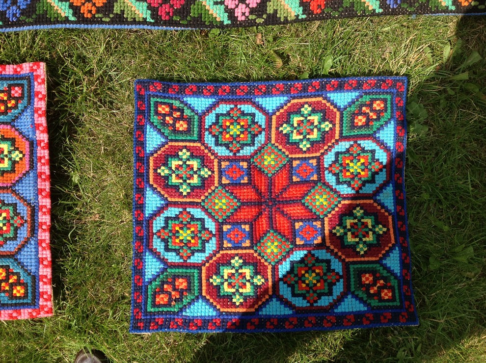 Веранда недели: Летняя терраса в фольклорном стиле на подмосковной даче