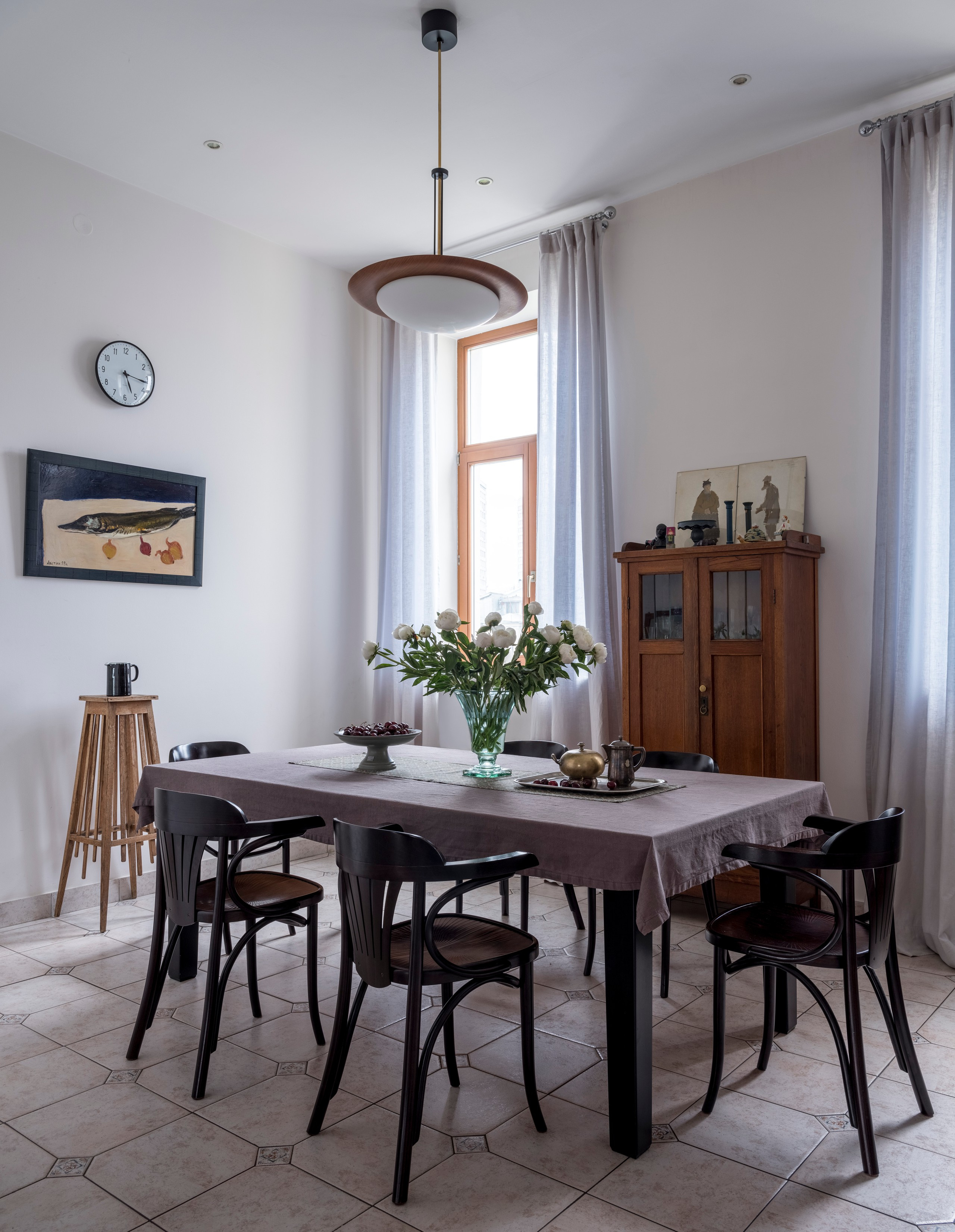 В гостях: Съёмная квартира, где живут декоратор и её коллекция