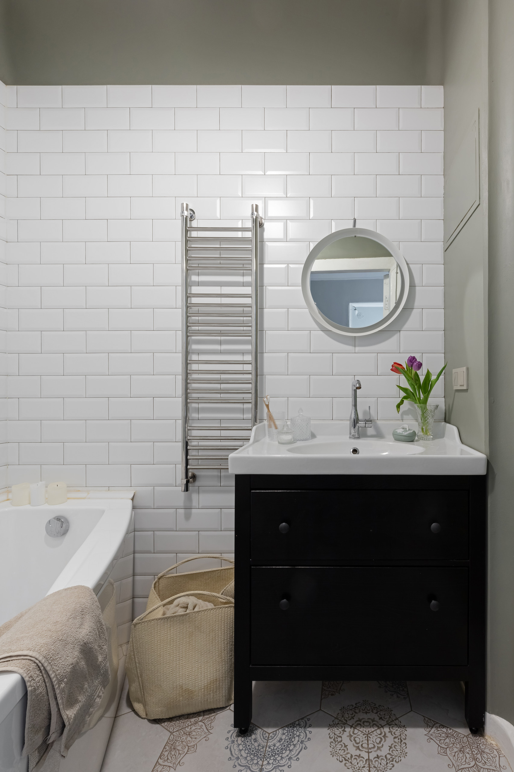 В гостях: Квартира в Петербурге – со слоном и антиквариатом