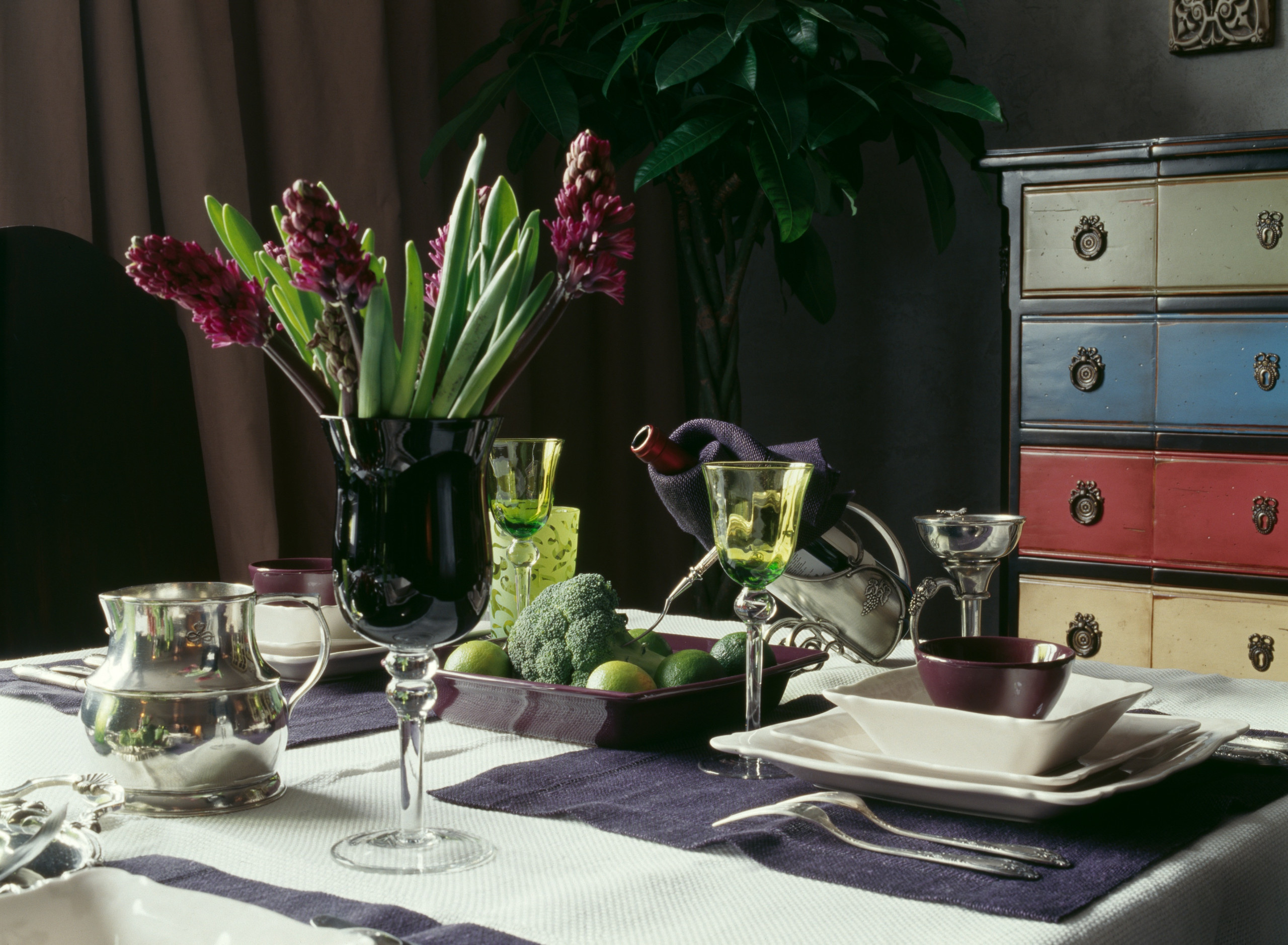 Цветные шкафы и комоды: Как правильно подобрать цвет