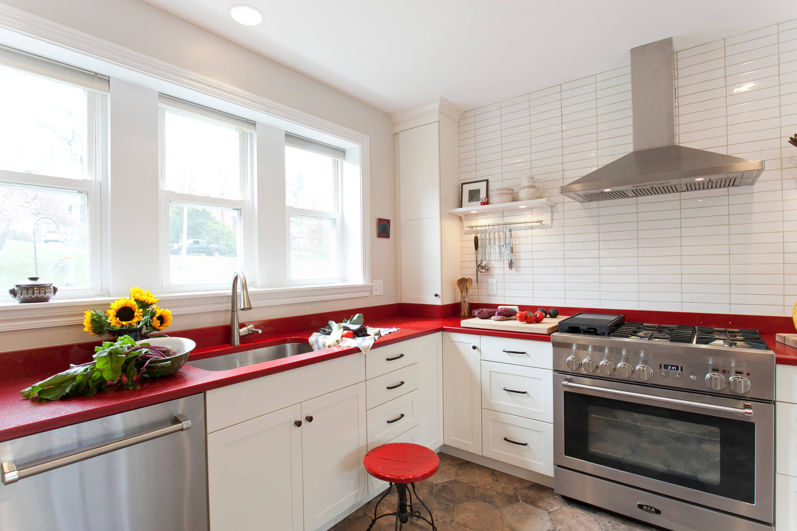 Фотоохота: Цвет столешниц для кухни — 21 решение