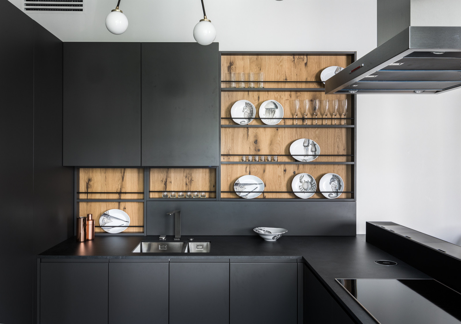 Houzz тур: Квартира с яркими деталями и элементами из латуни