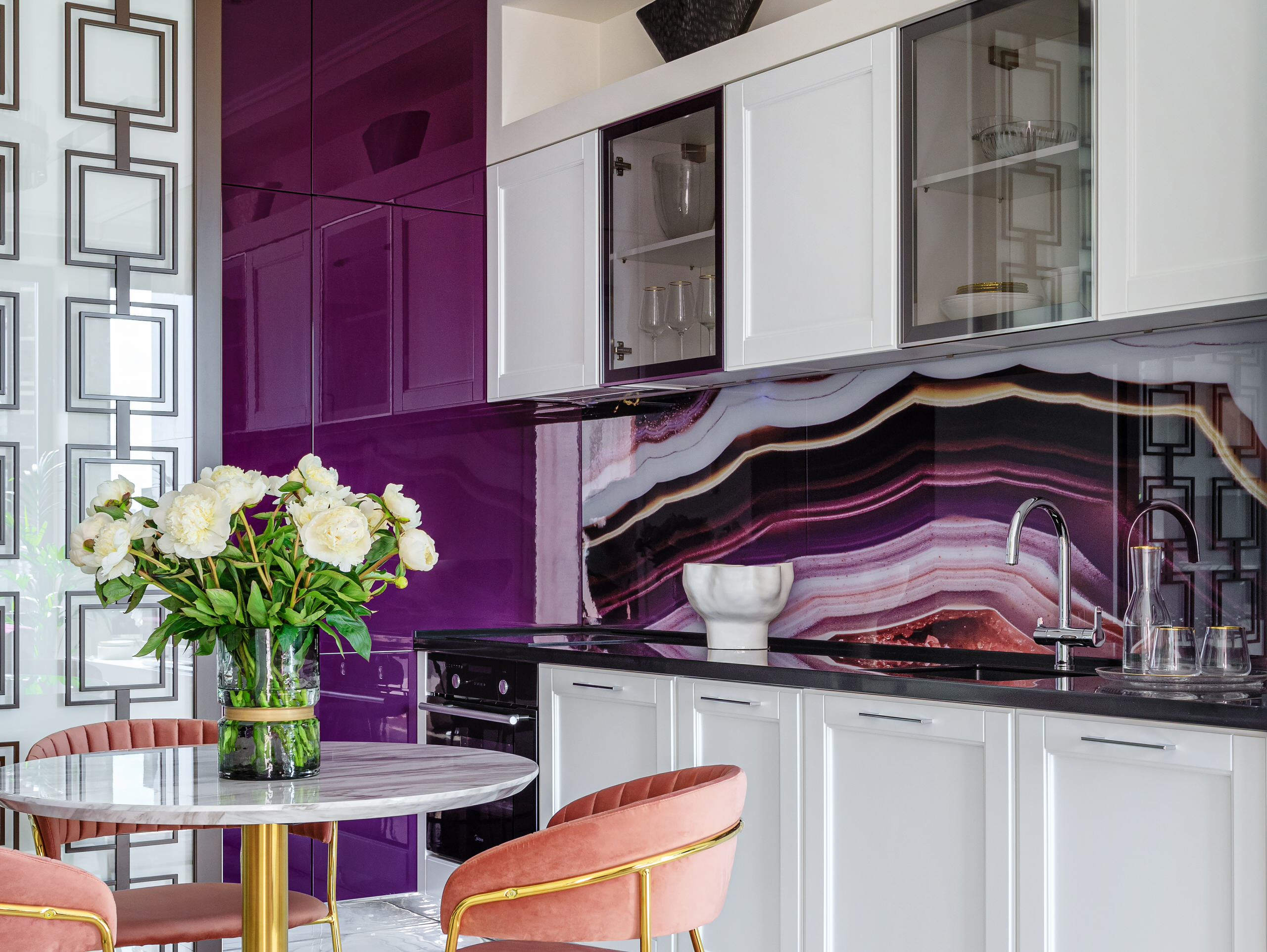 «Классика» за 200–300 тысяч ₽ — сравним три сметы на гарнитуры