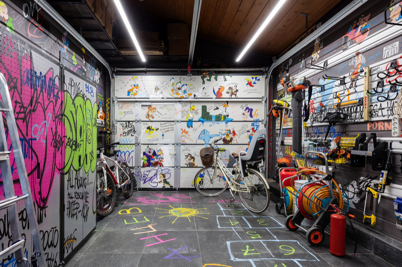 Houzz  тур: Загородный дом с чёрным мрамором и огромными окнами