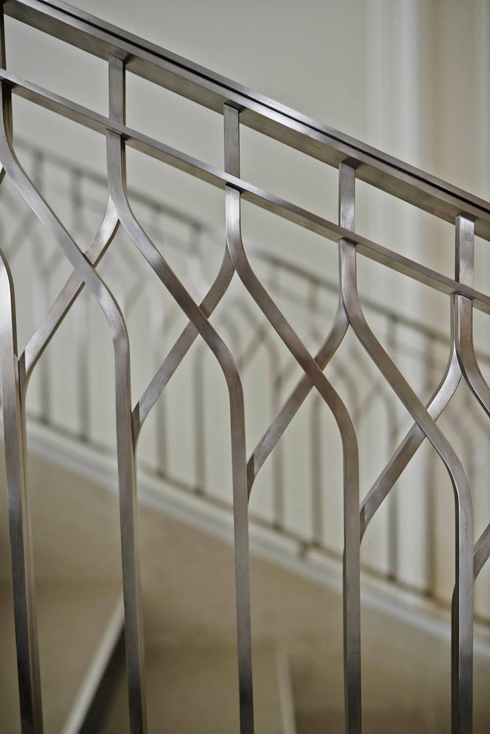 Как правильно: Сделать лестницу без намёка на «бандитский ампир»