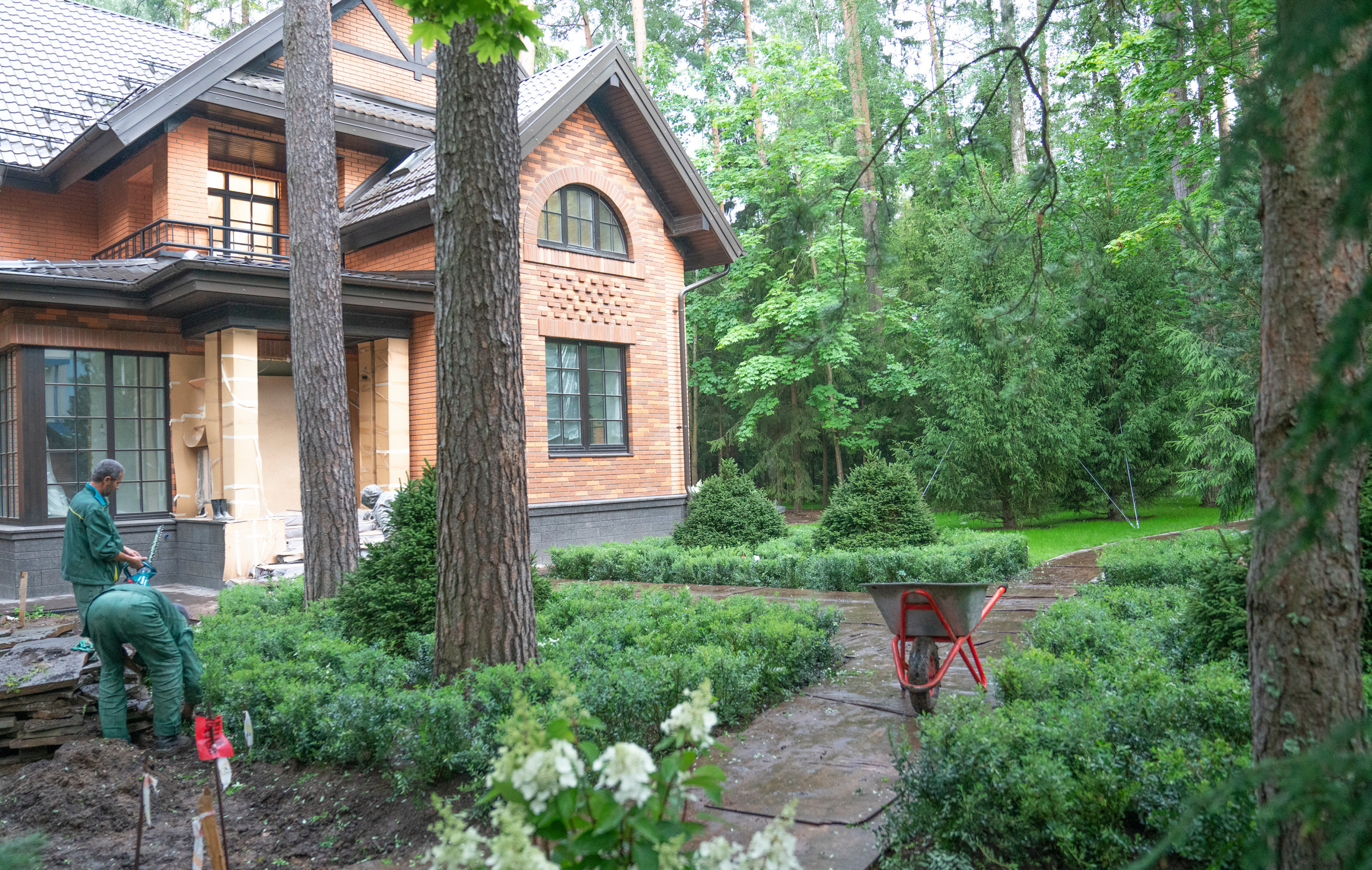 Таймлайн: 9 месяцев на реновацию сада 45 соток в английском стиле