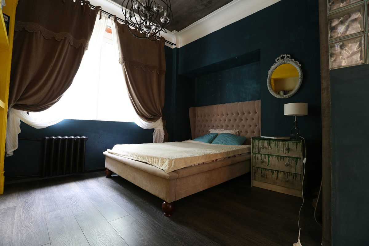 В гостях: Лофт, винтаж и семь окон в квартире в Смоленске