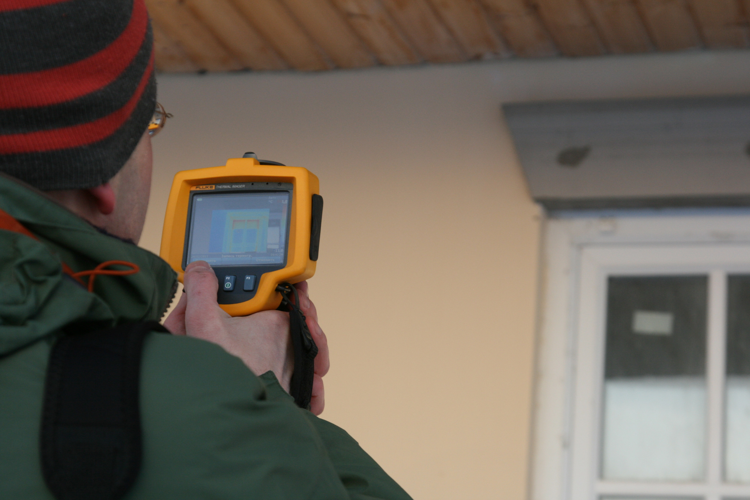 Что делать: Дом плохо держит тепло, а по полу дует