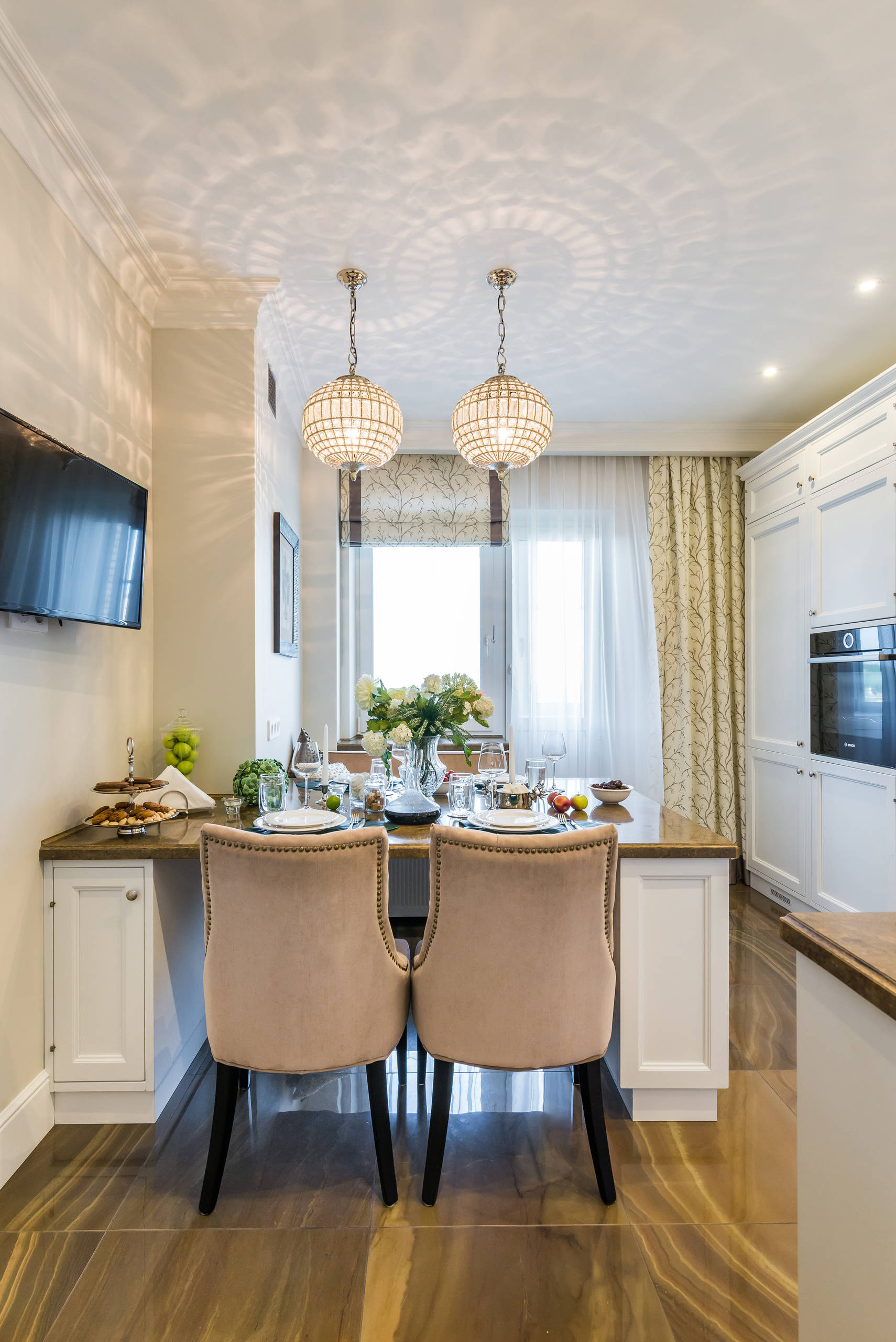 Как правильно: Обыграть вентиляционный короб на кухне