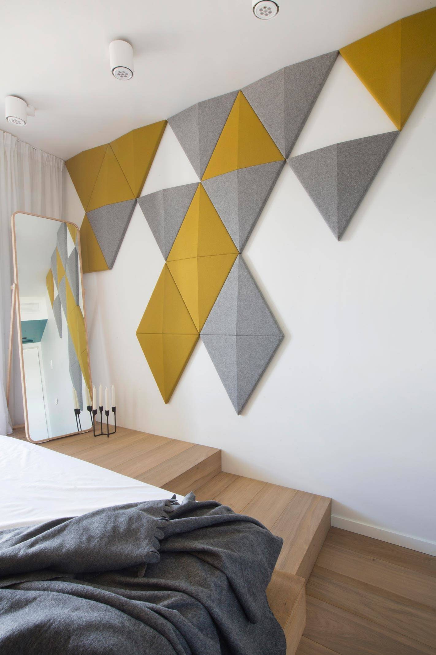 Houzz тур: Подиум в спальне, куб в гостиной