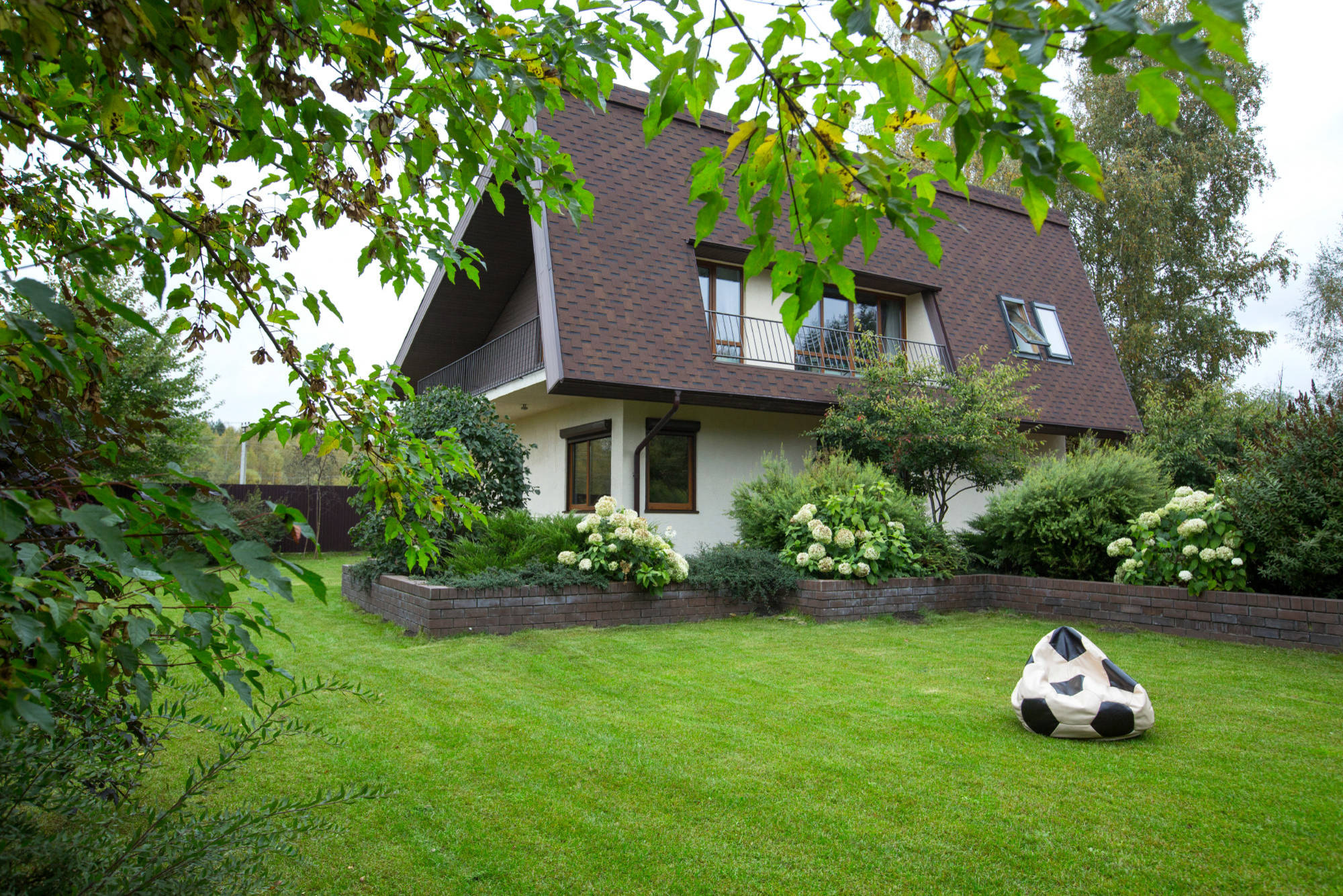 Проект недели: Сад для жизни с растениями на подпорных стенах