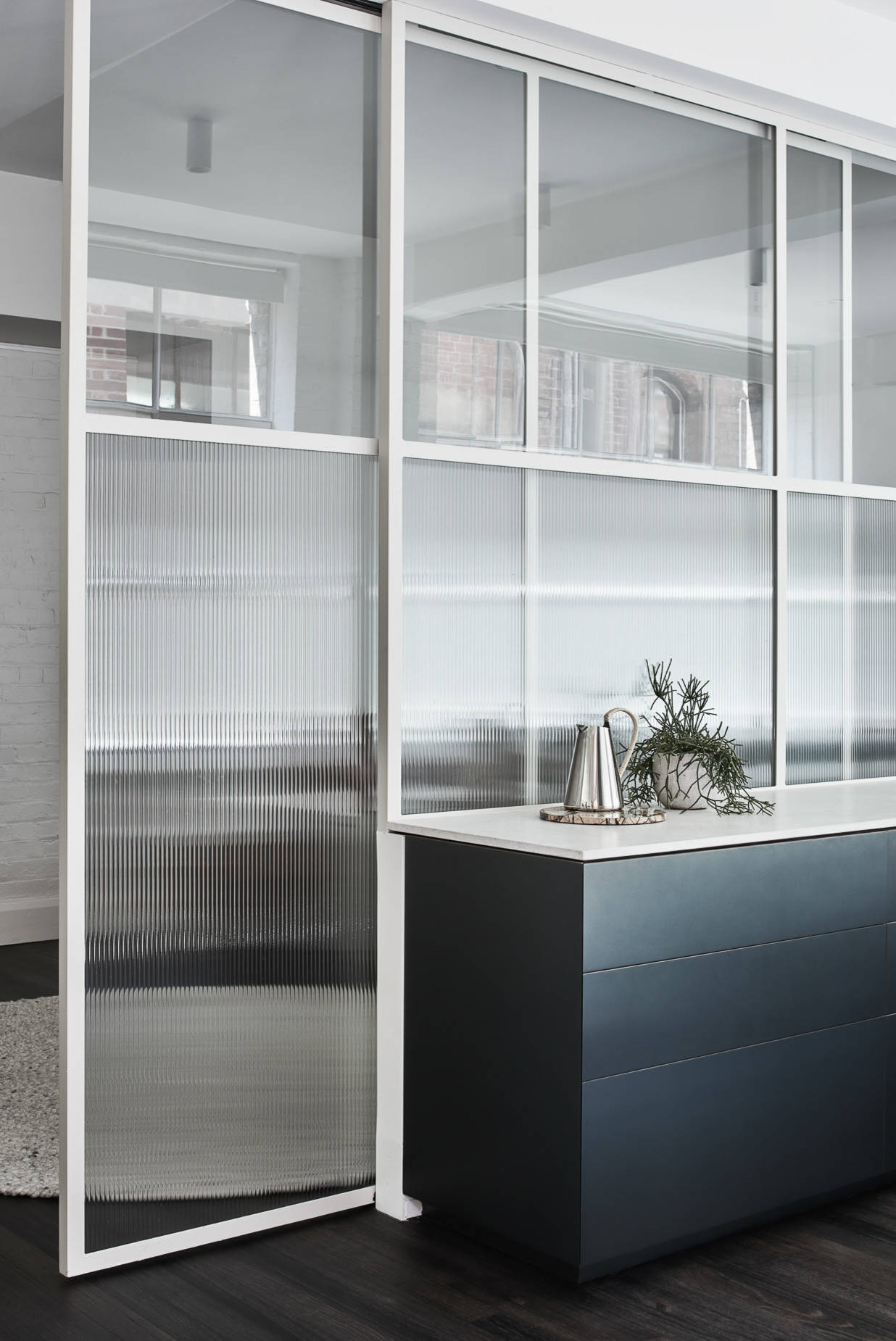 Эволюция: Как поменялась мода на стеклянные перегородки