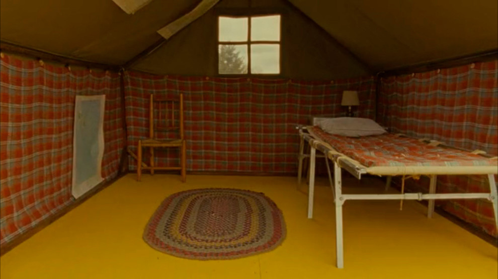 Хороший вопрос: Как смотреть фильм, если вас интересуют интерьеры