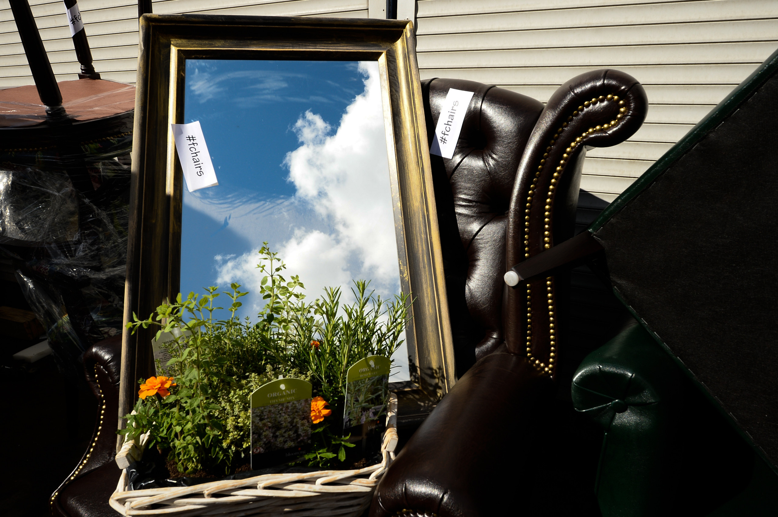 Портрет: Мебель из закрывшихся ресторанов от FChairs