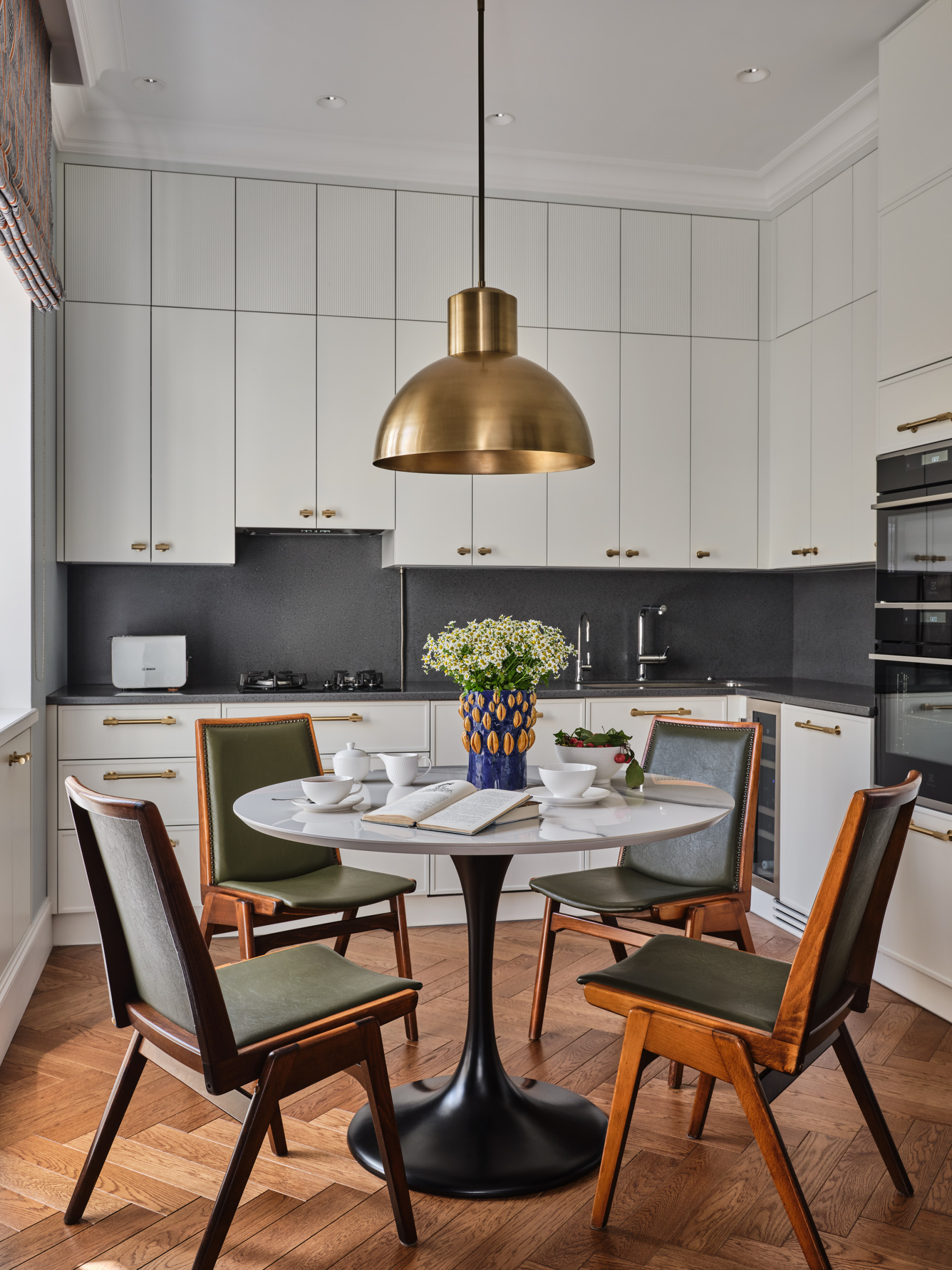 Houzz тур: Квартира в «сталинке» для семьи с тремя детьми