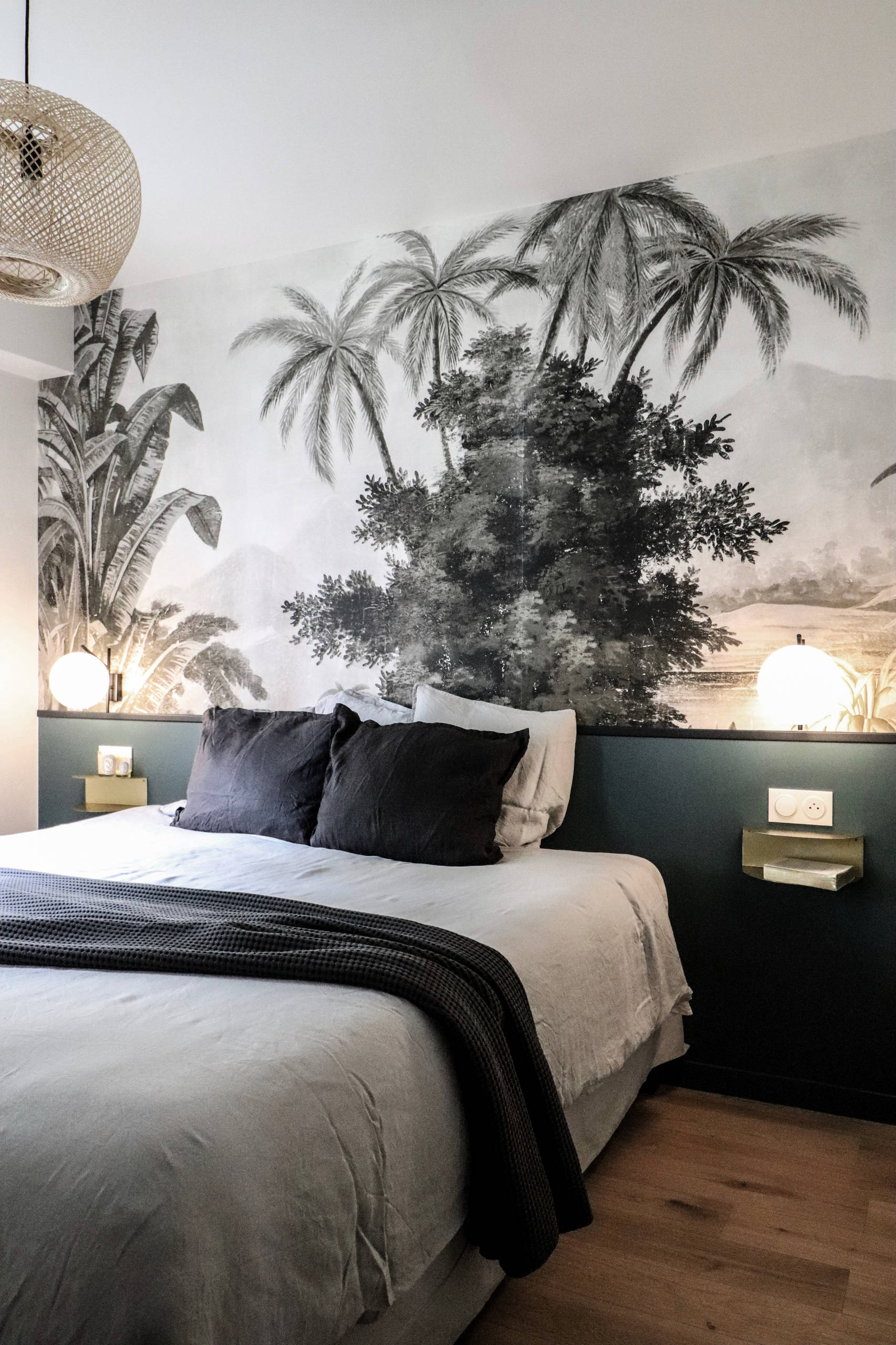 Прием: Обои с монохромным рисунком