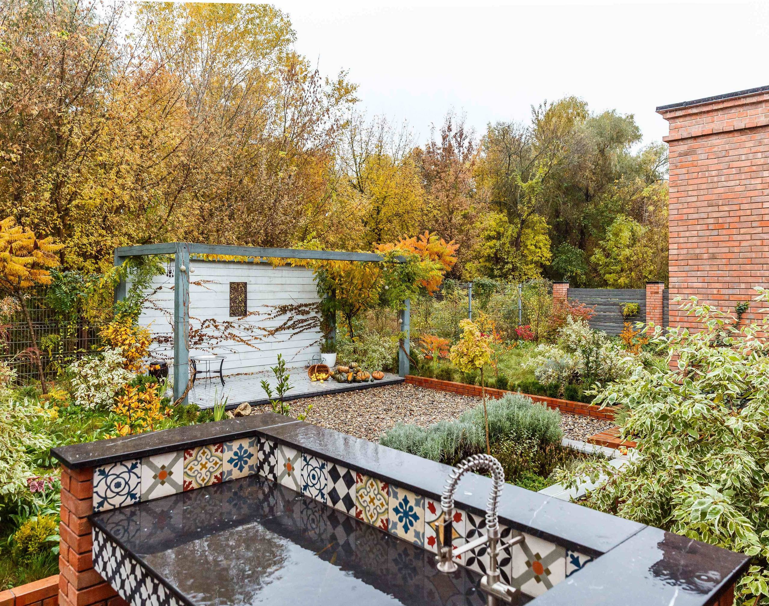 Завтрак на траве: Как организовать столовую посреди сада