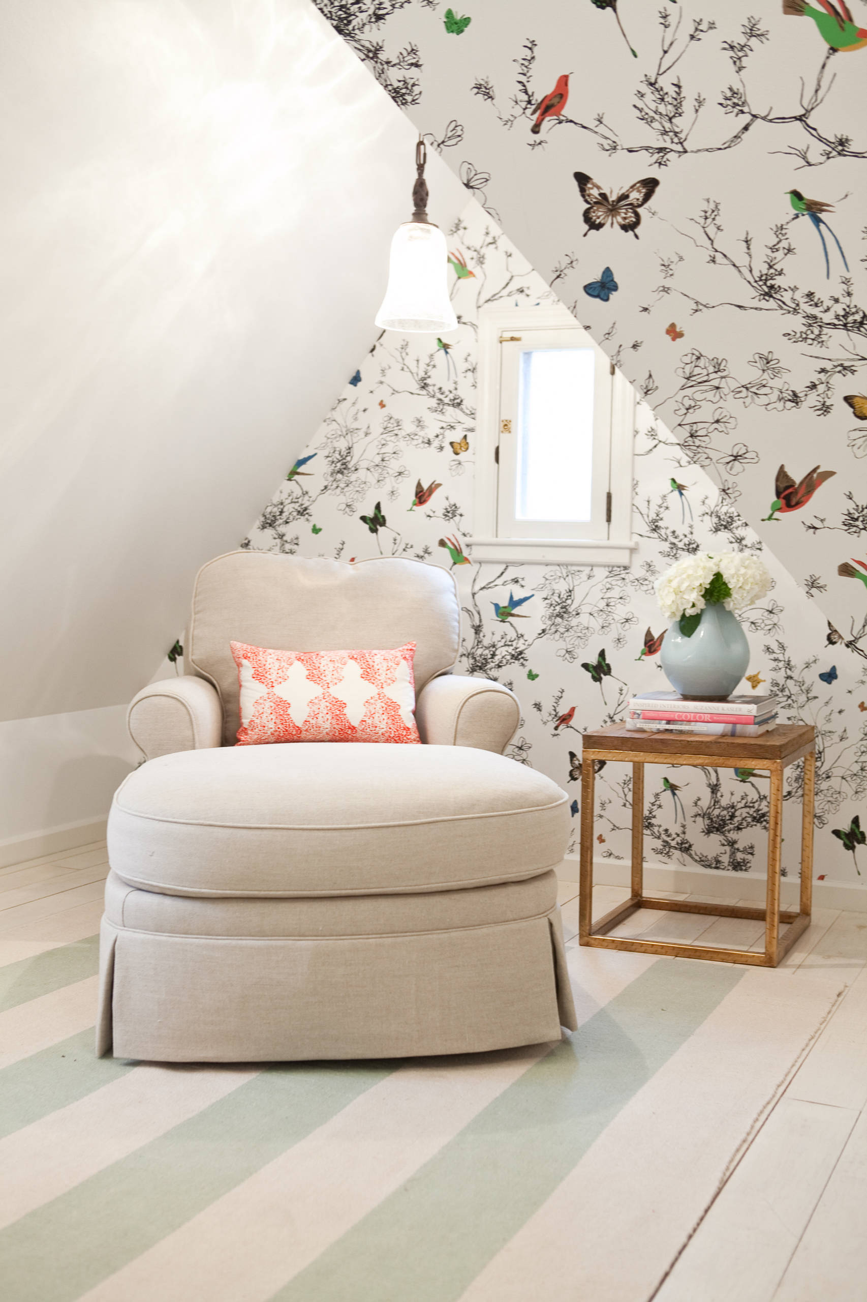 Вопрос: Как исправить недостатки окна при помощи штор