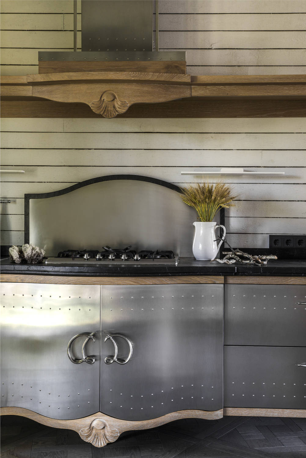 В гостях: Дом с гигантской Эйфелевой башней — камином