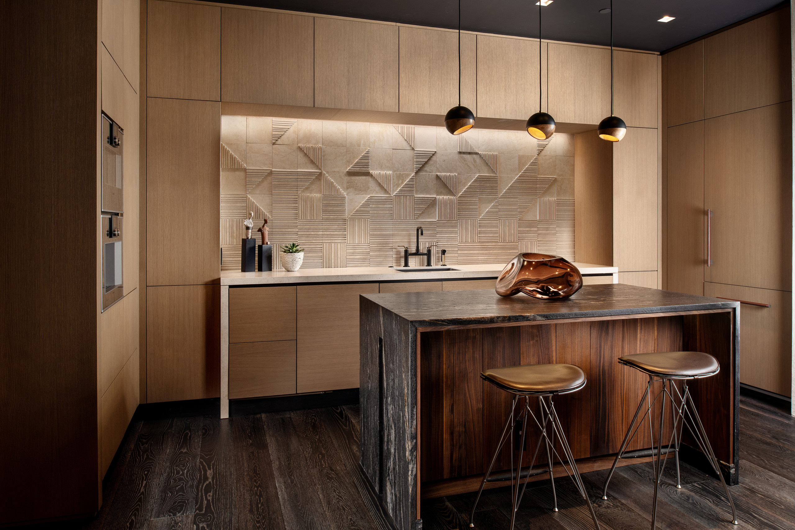 Как подобрать и с чем сочетать кухонный фартук